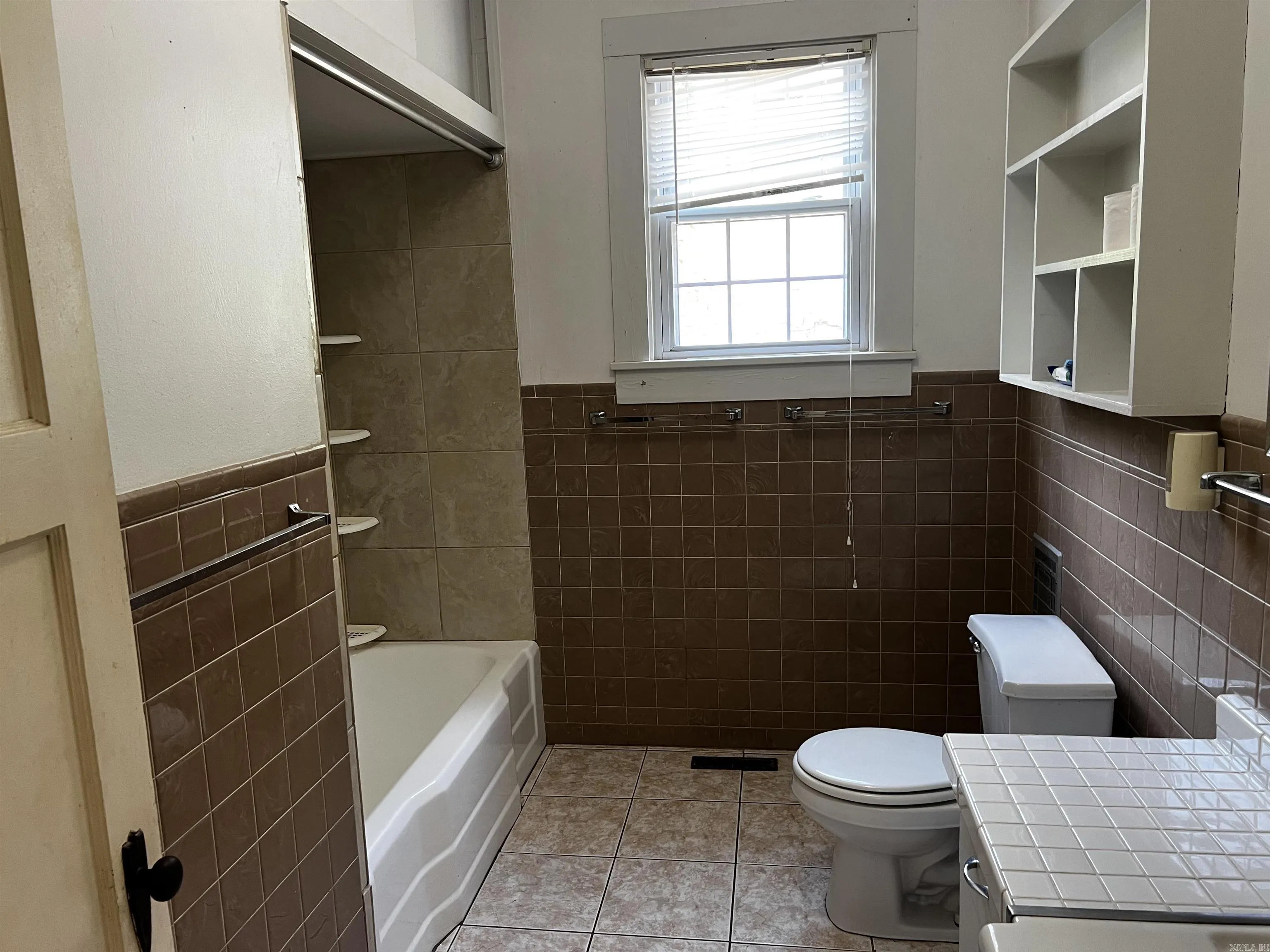 Property at 609 W Pine street - Image 14