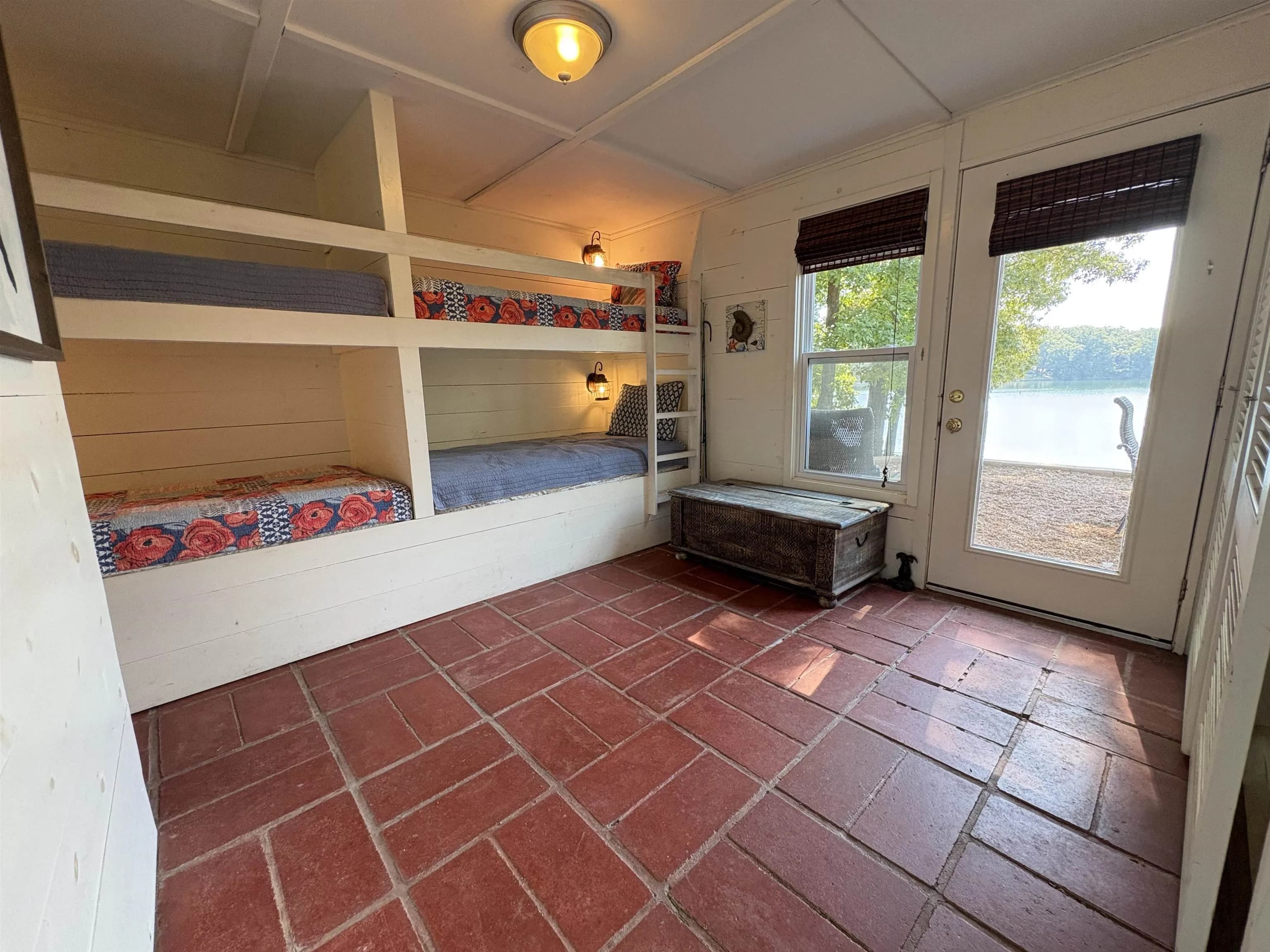 Property at 19  Modoc - Image 34