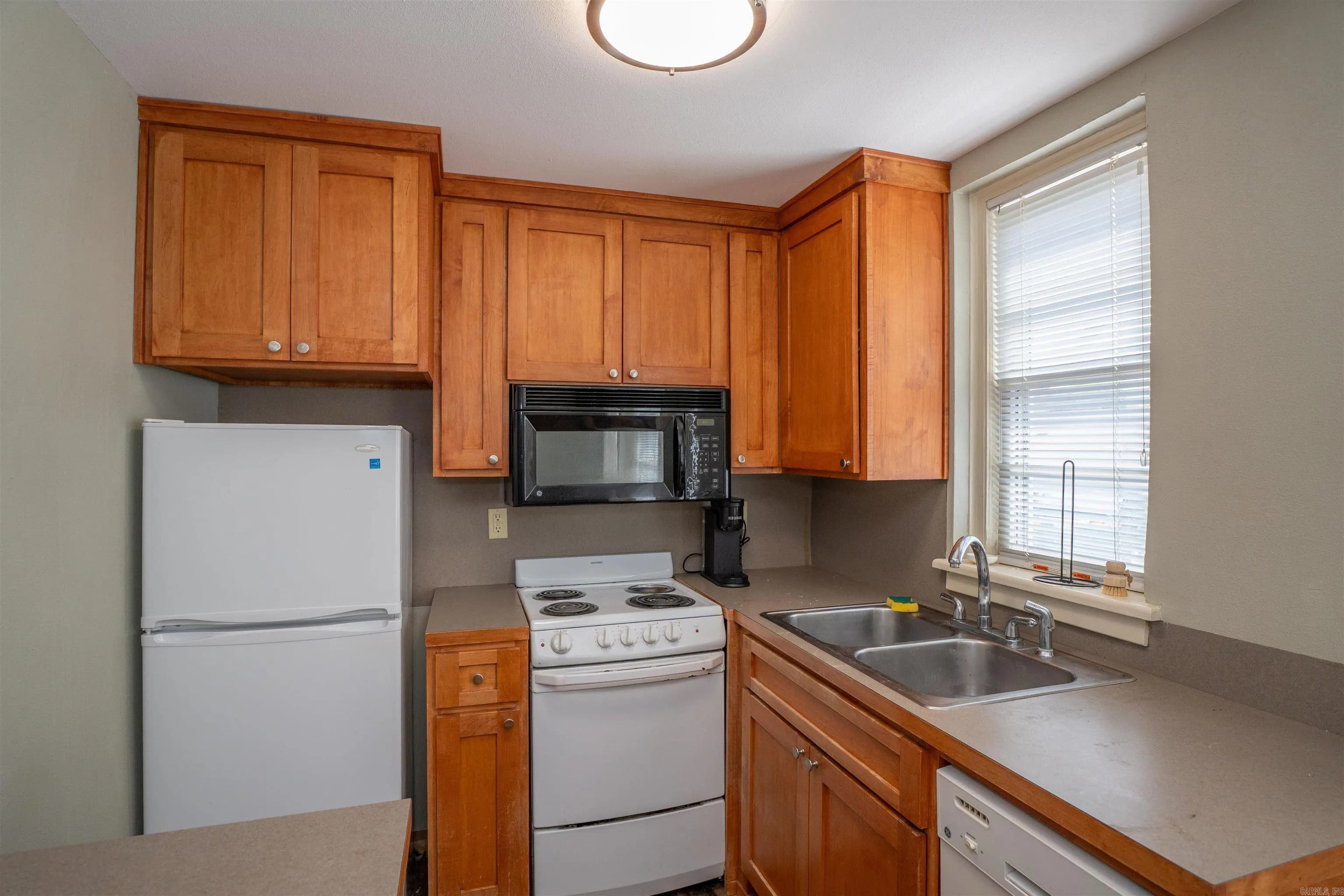 Property at 315 E 6th - Image 10