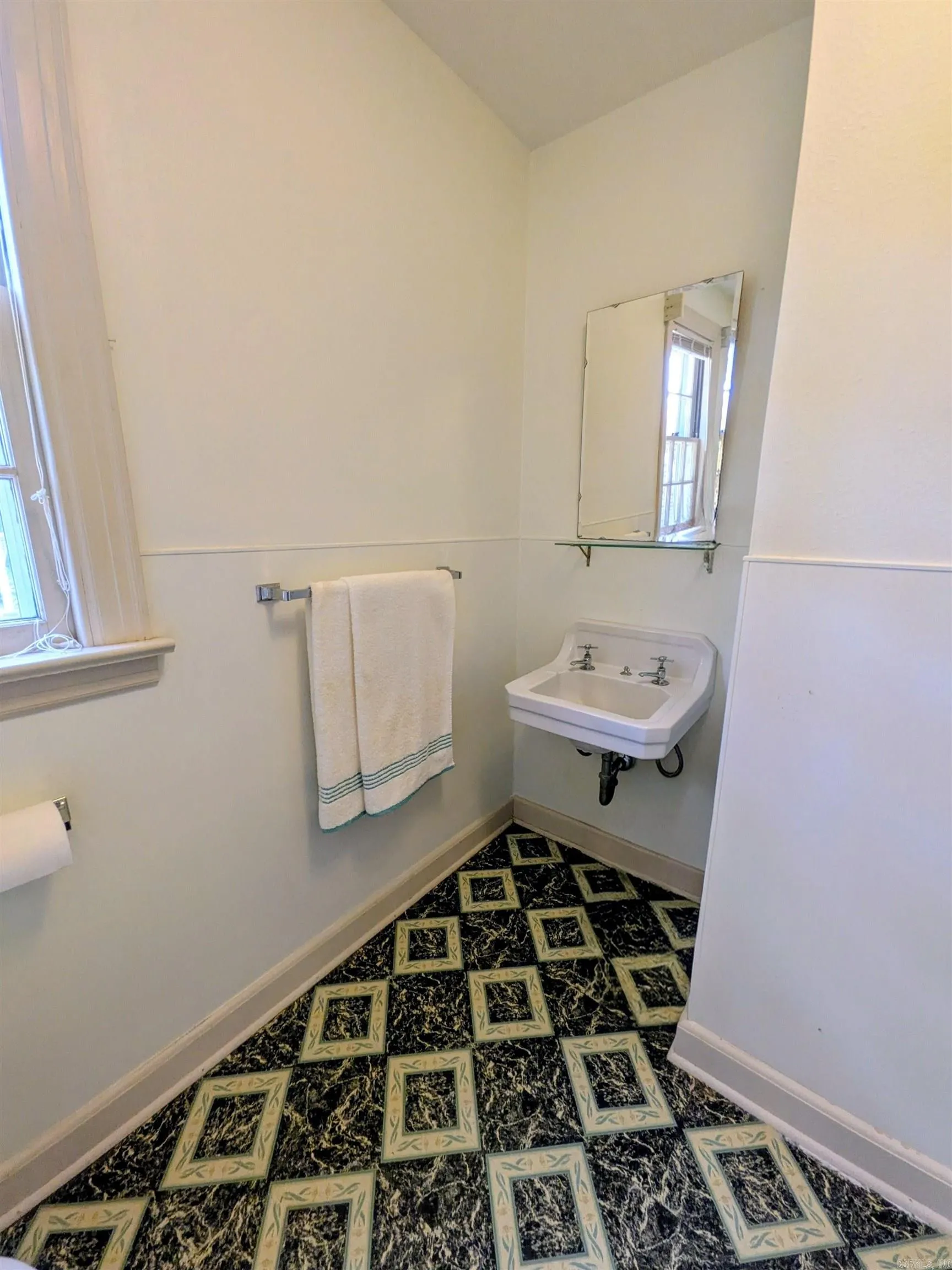 Property at 308  Elaine - Image 28