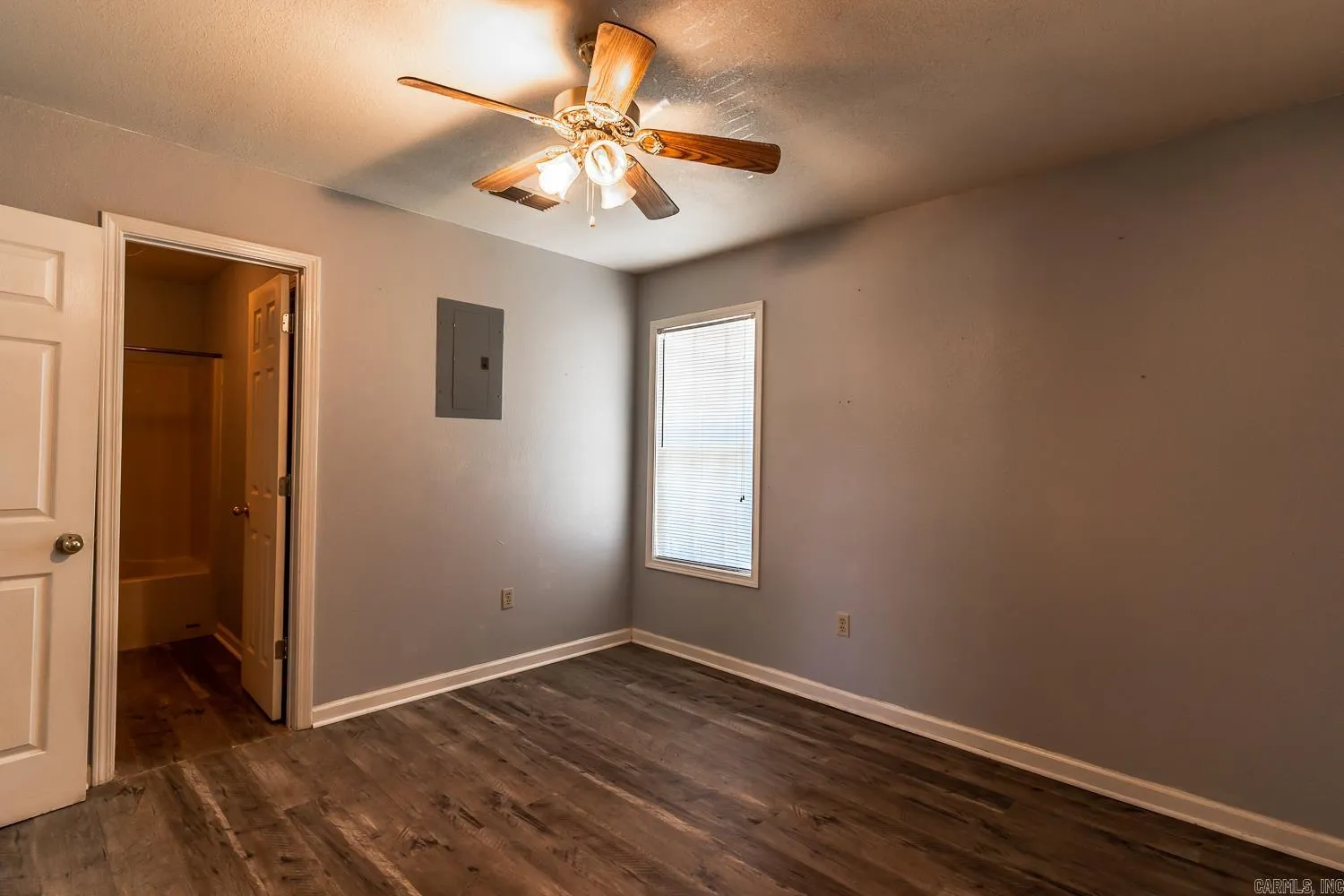 Property at 102  Plaza - Image 10