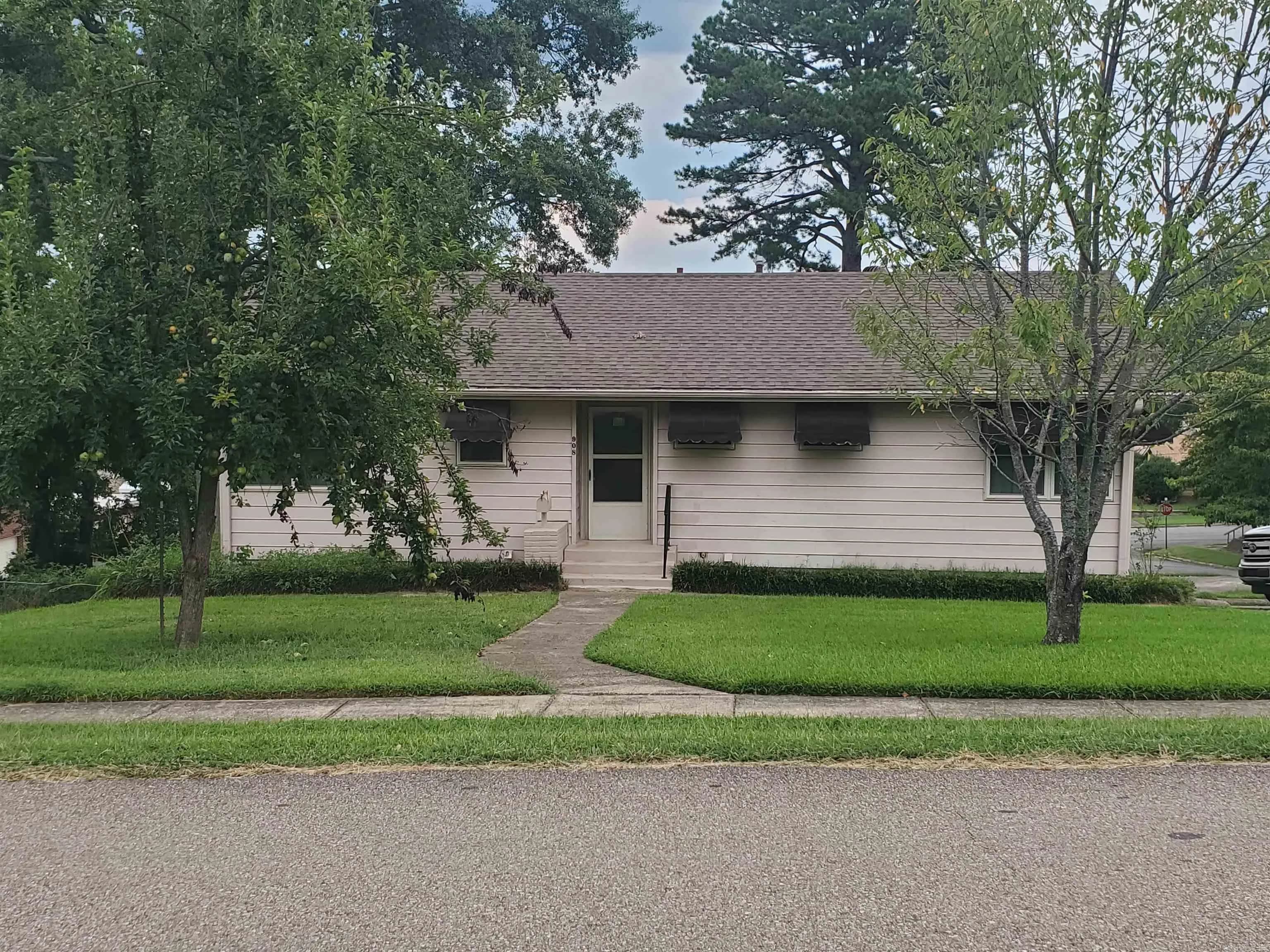 Property at 908 S Seventh - Image 19