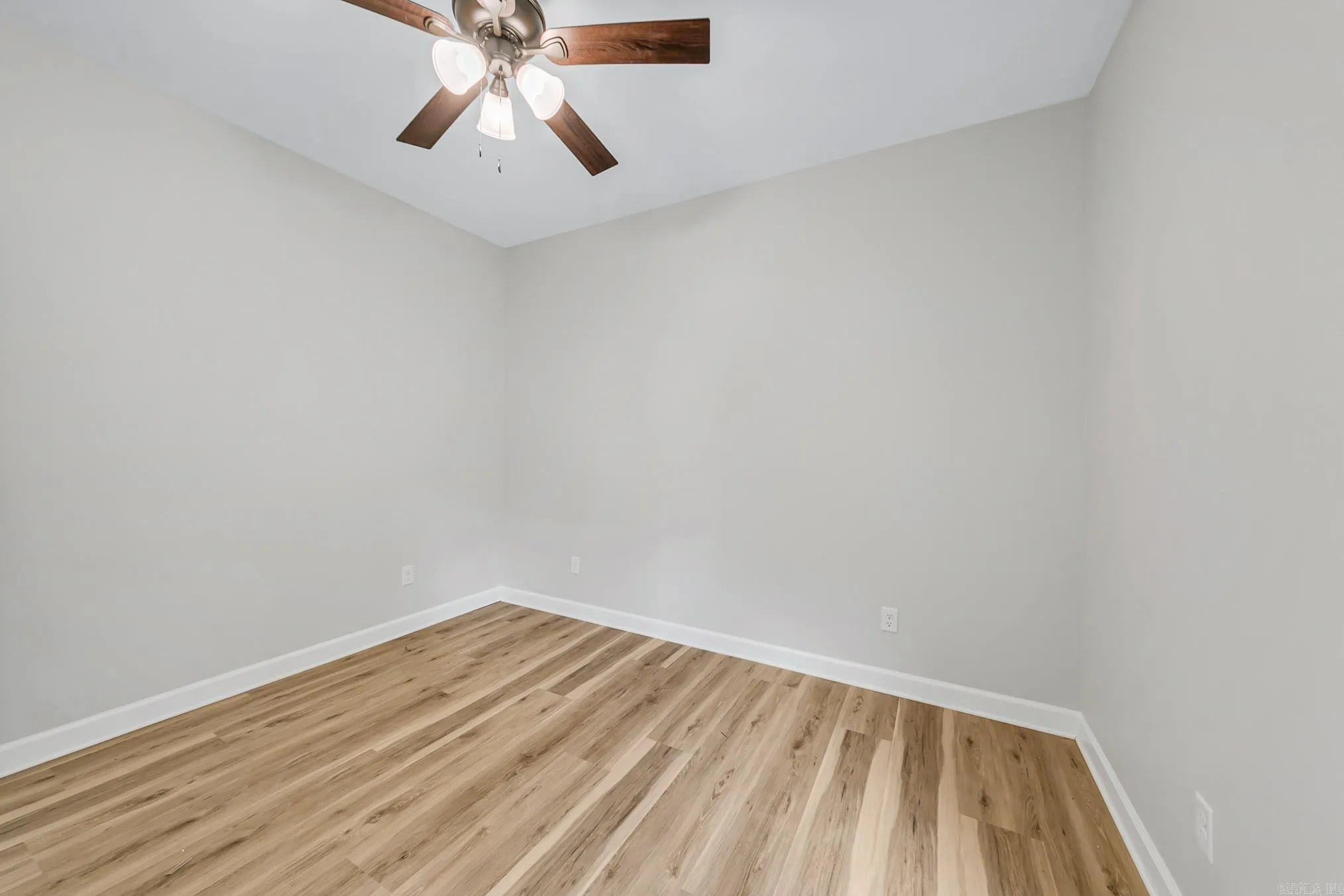 Property at 914 E East dell vista - Image 43