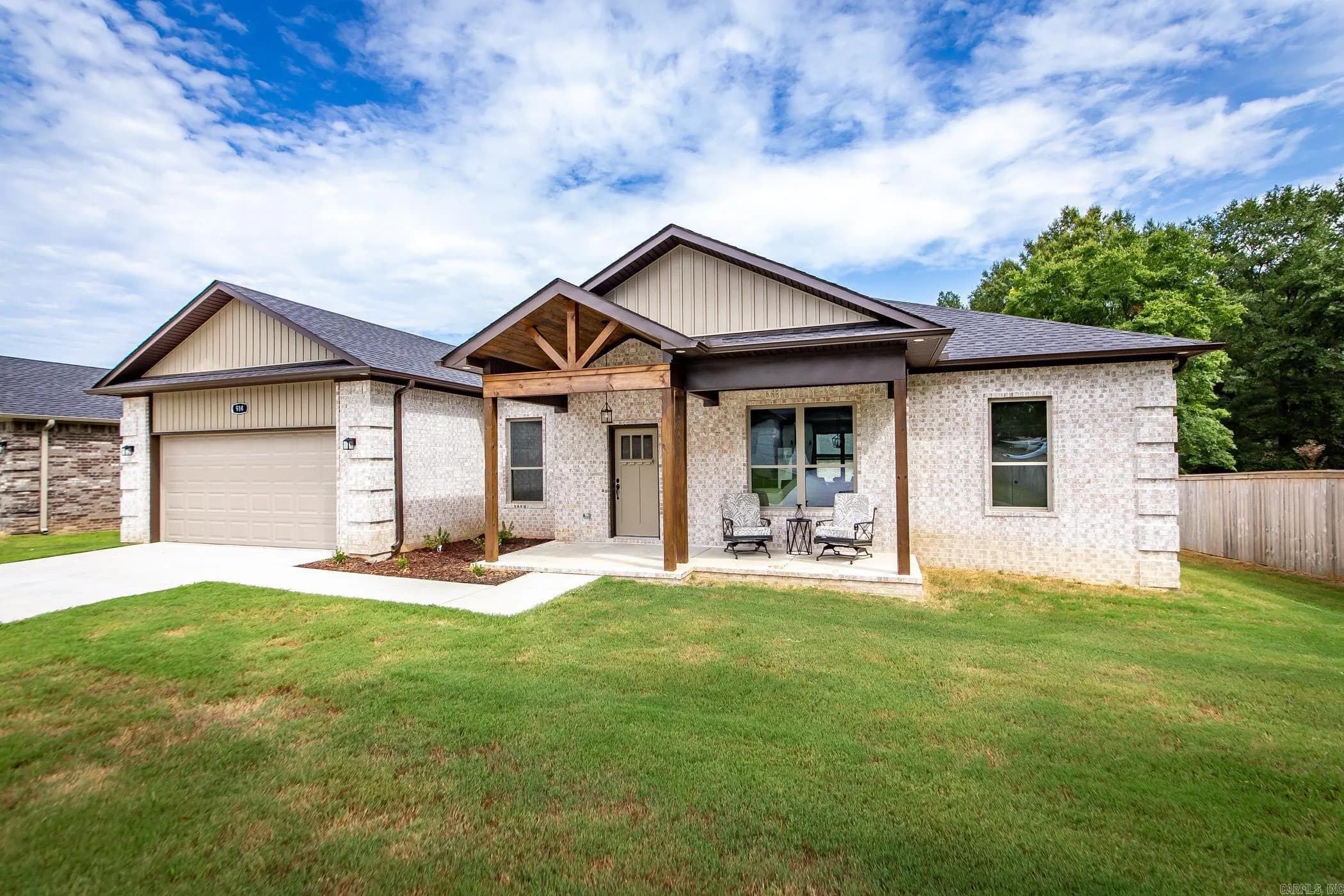 Property at 914 E East dell vista - Image 1