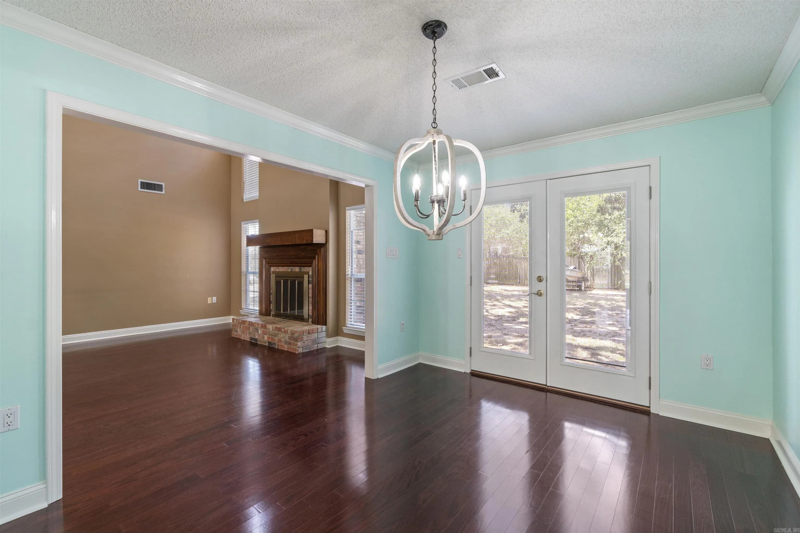 Property at 305  Pickwicket - Image 19