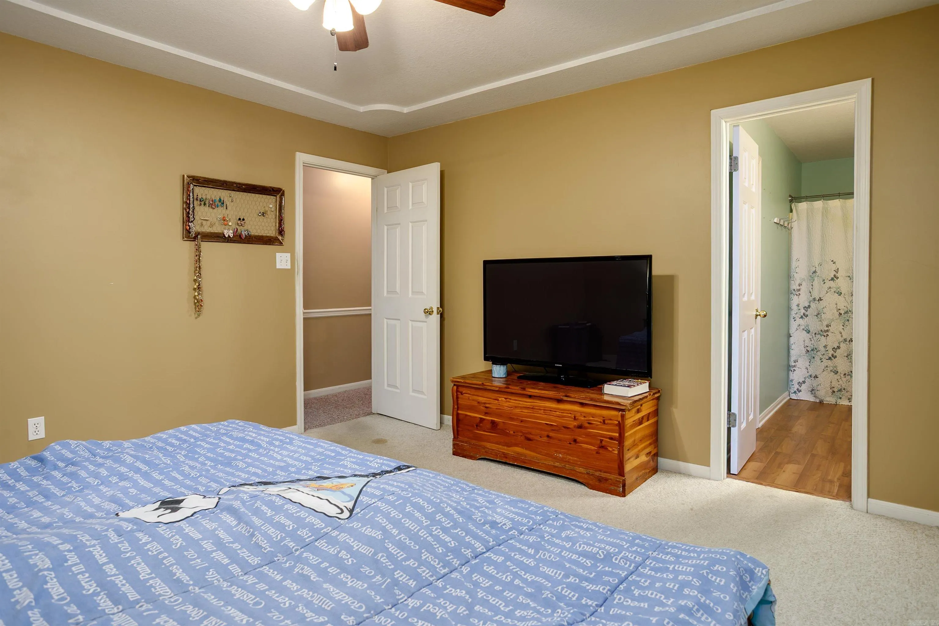 Property at 604  Bogil - Image 20
