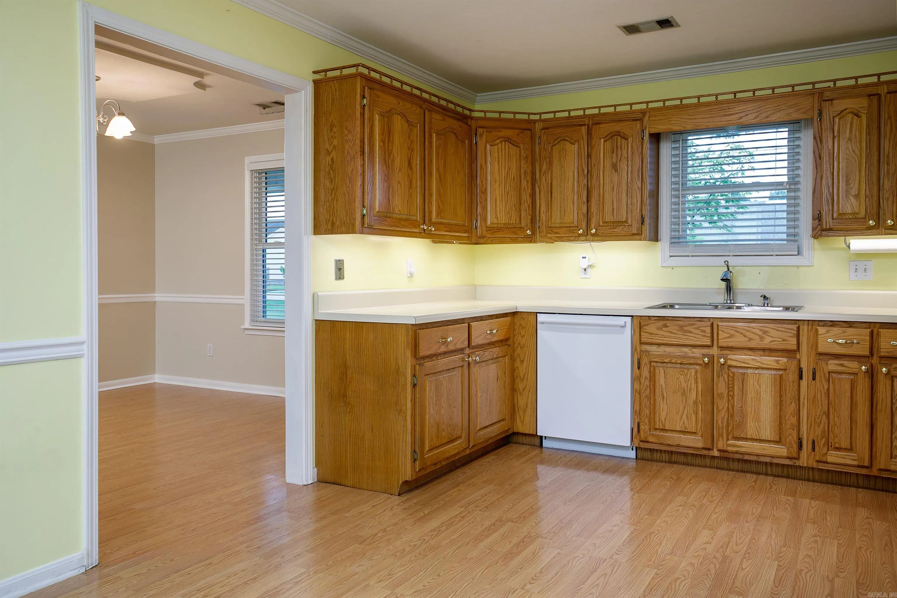 Property at 604  Bogil - Image 11