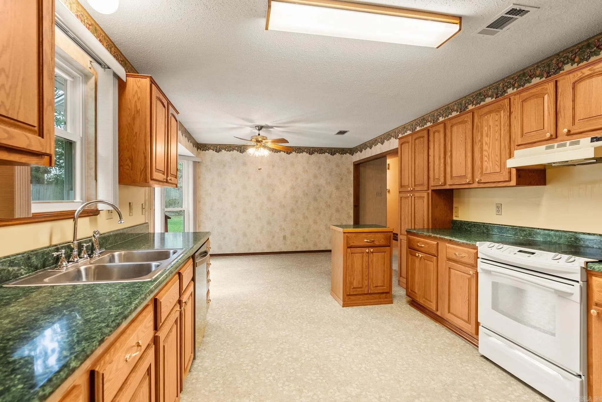 Property at 8  High timber - Image 18