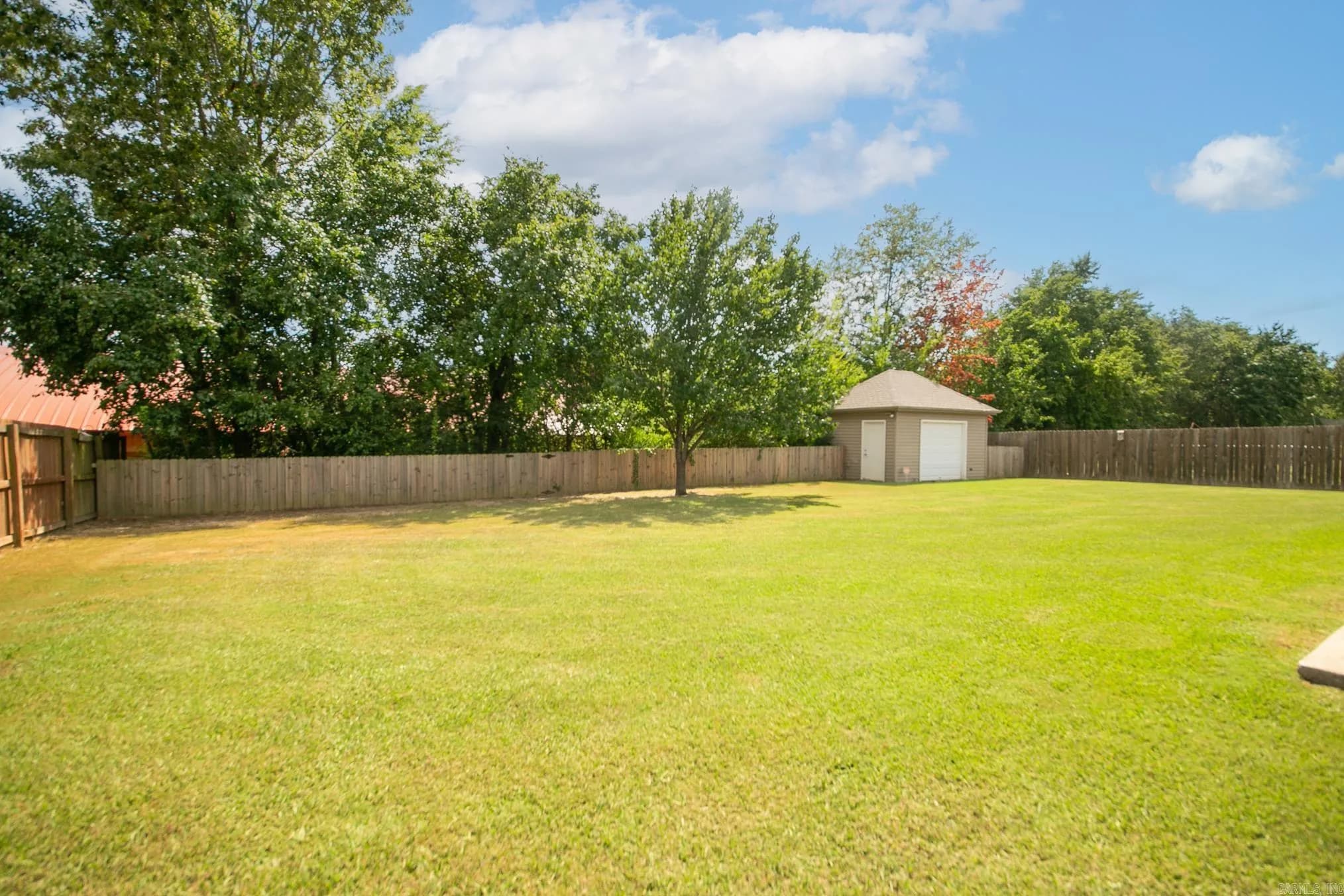 Property at 25  Willow - Image 28