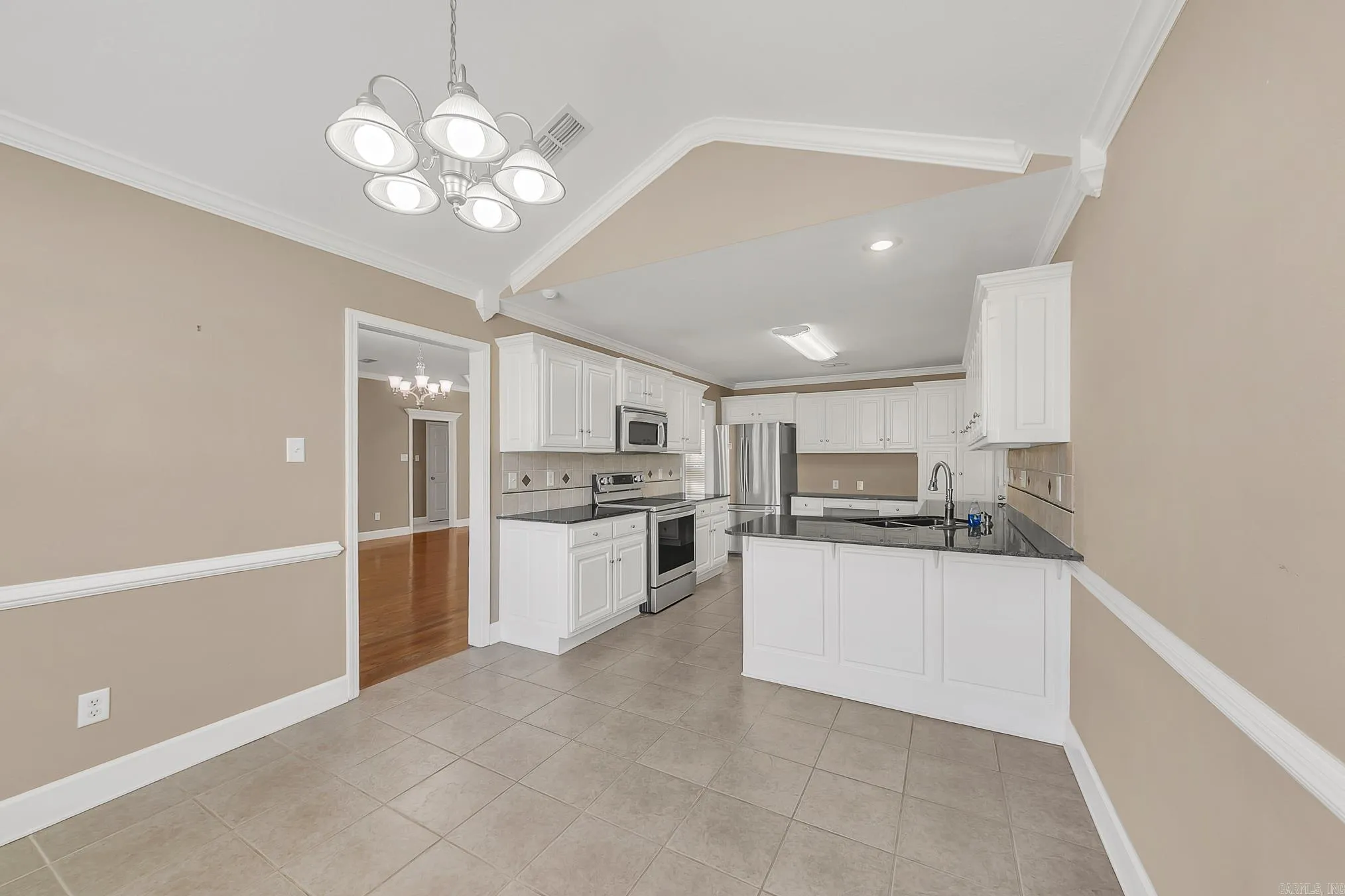 Property at 25  Willow - Image 10