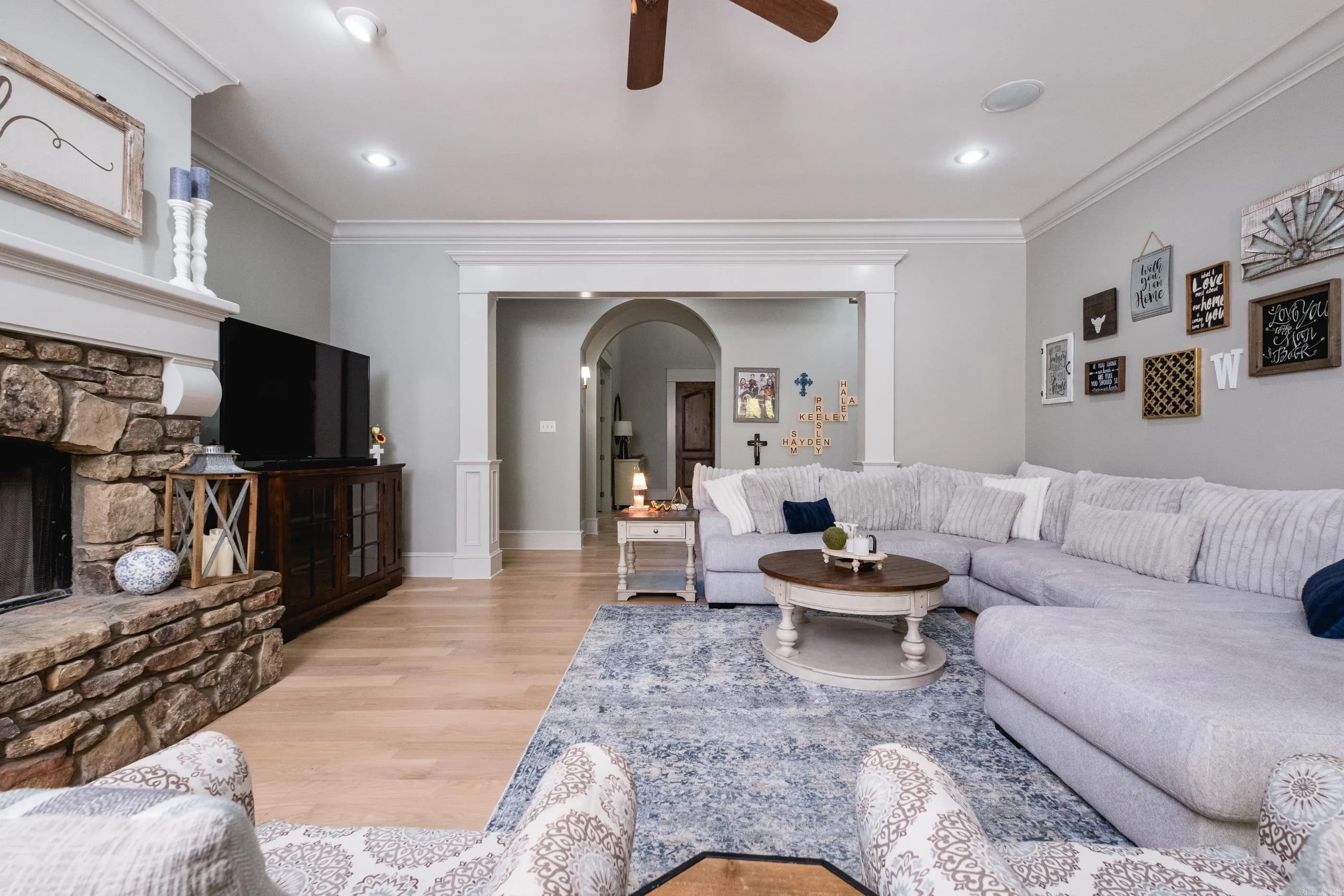 Property at 200  Sologne - Image 11