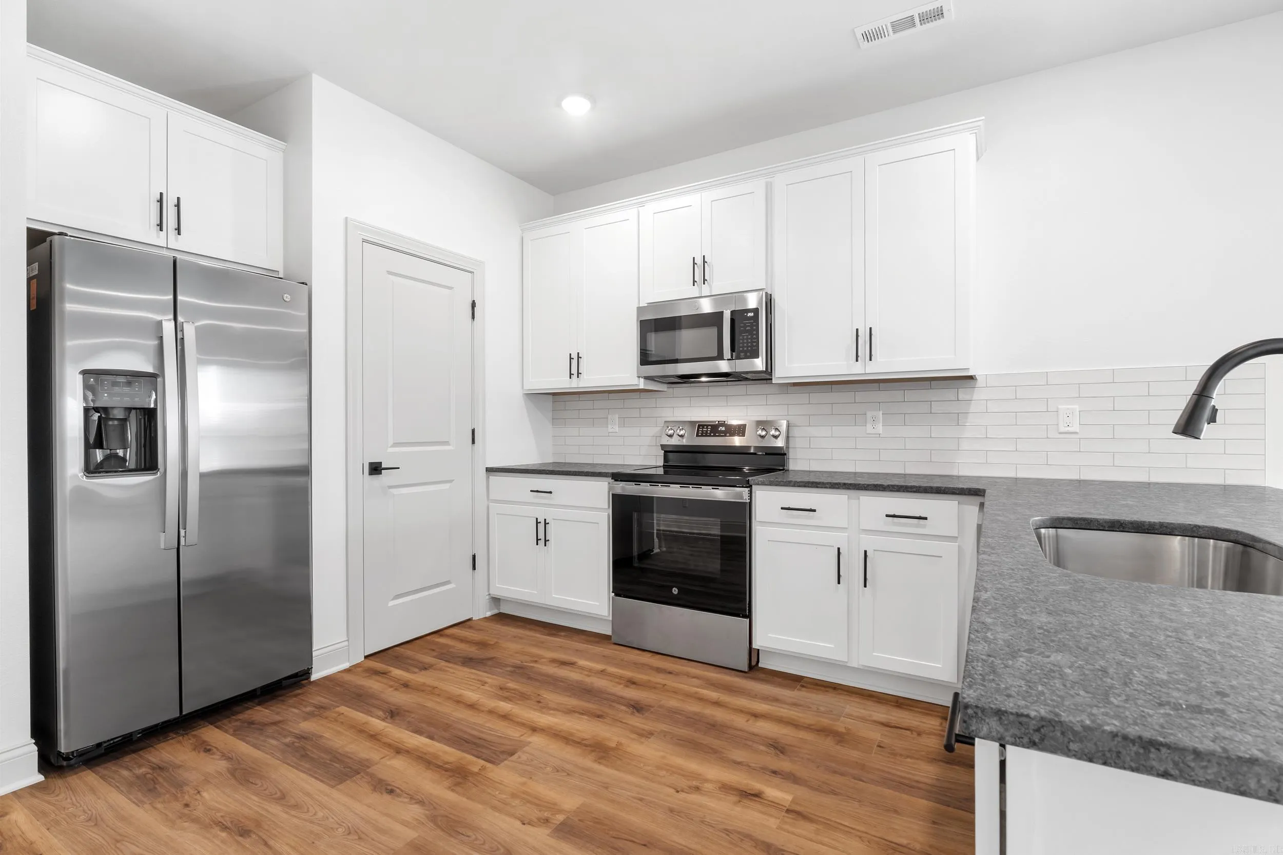 Property at 370  Turnberry - Image 8