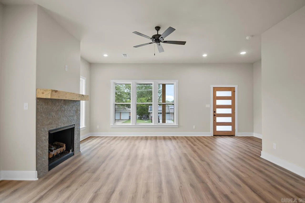 Property at 804  Richard - Image 13