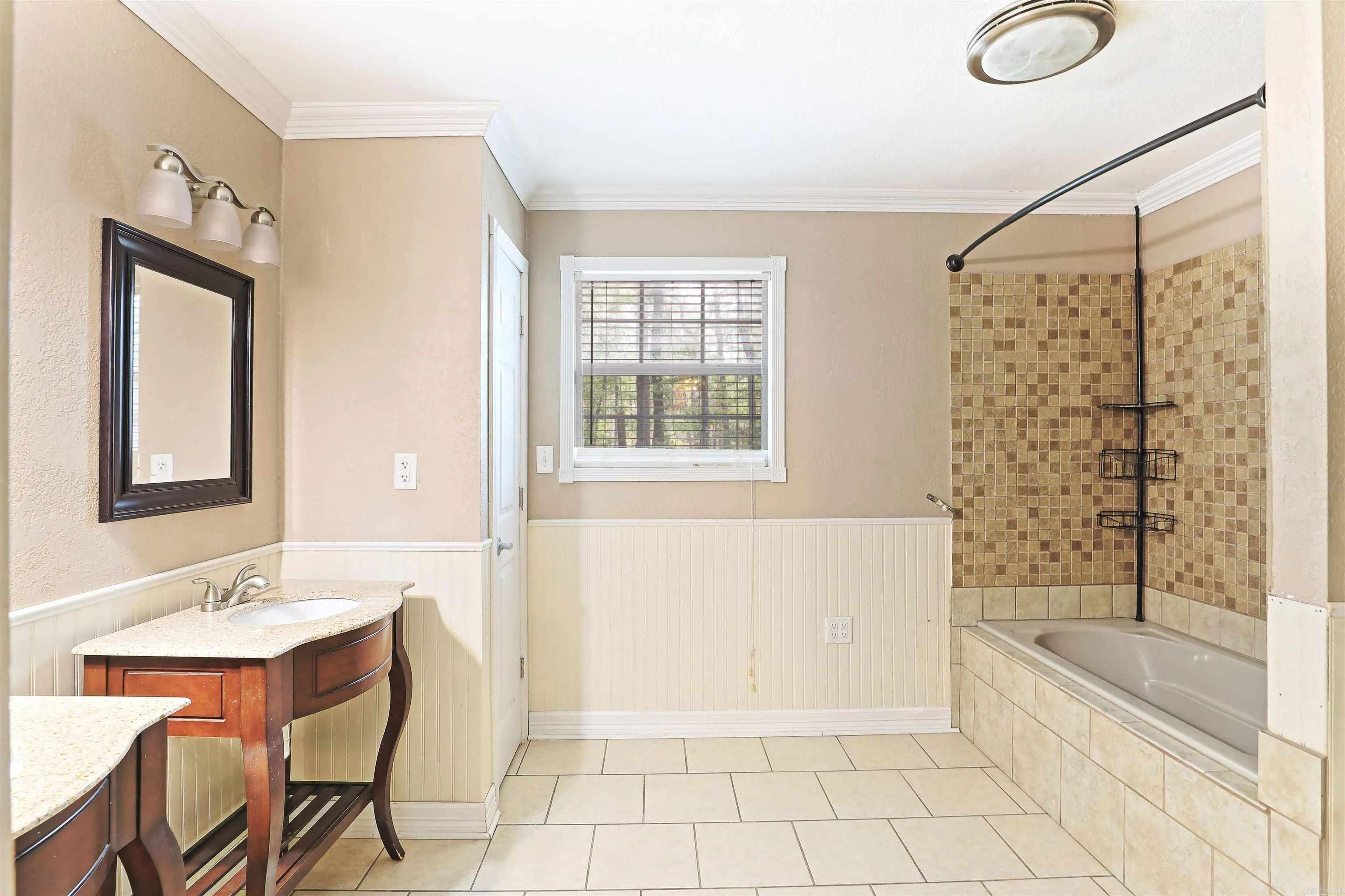 Property at 1005  Shephard drive - Image 11