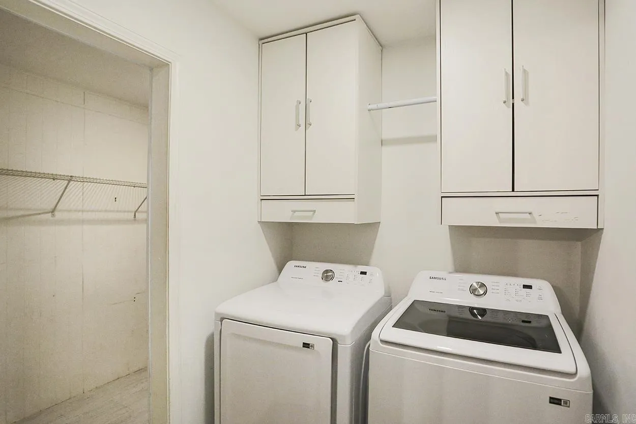 Property at 117  Raywood - Image 27