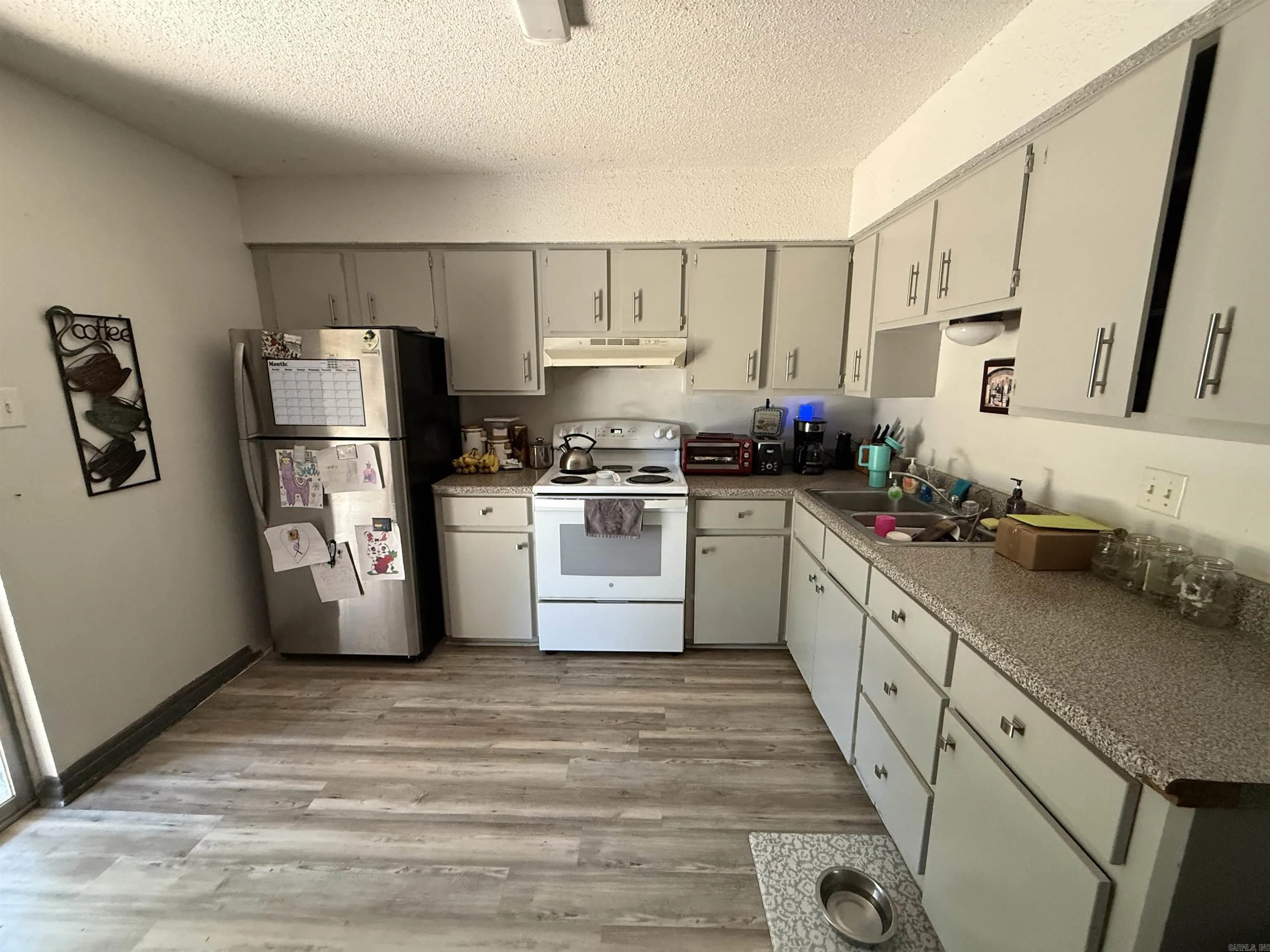 Property at 18  Fra mar - Image 5