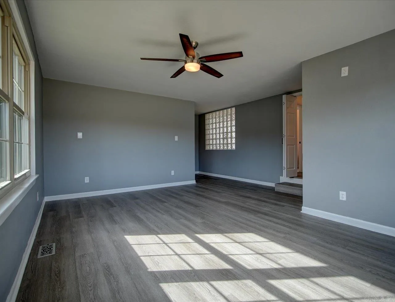 Property at 1123  Burchwood bay - Image 15