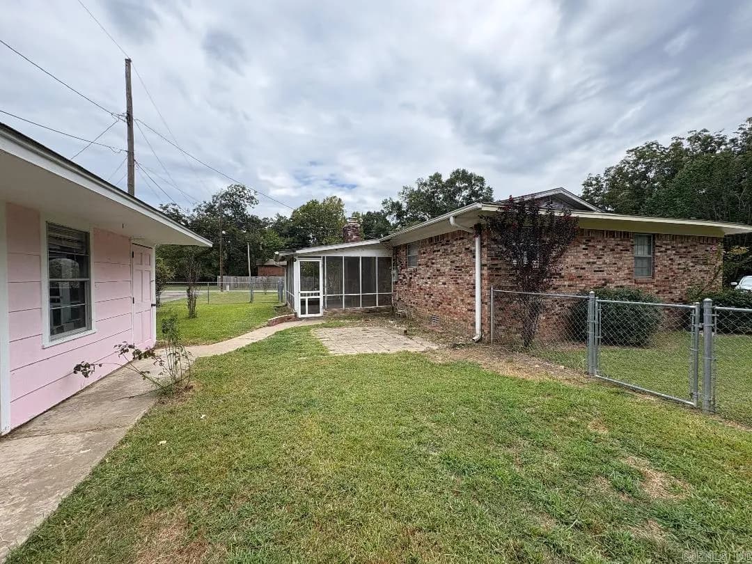 Property at 400 W Louisiana - Image 30