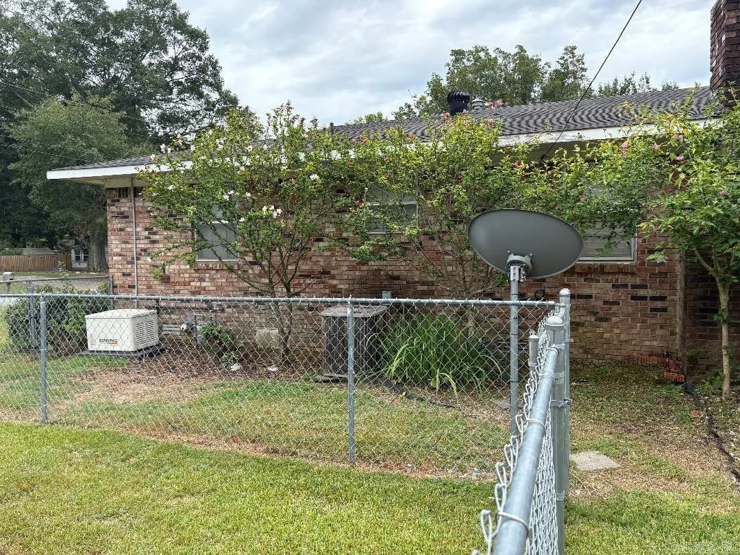 Property at 400 W Louisiana - Image 24