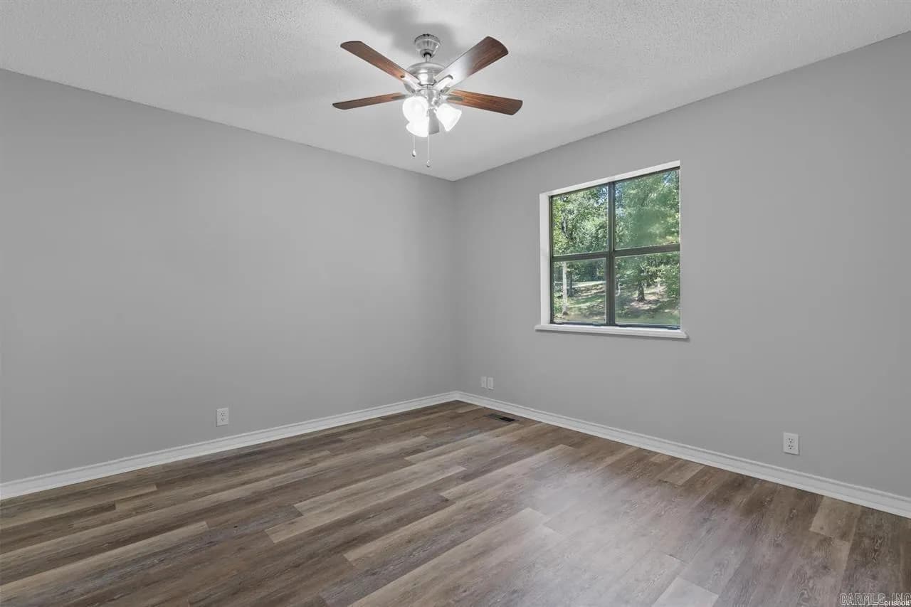 Property at 105  Tall oaks - Image 25