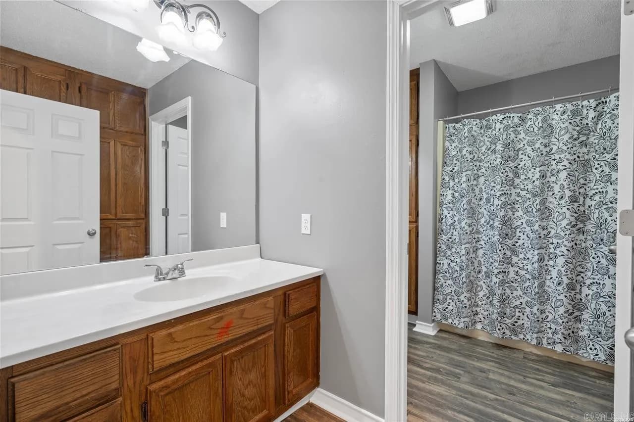 Property at 105  Tall oaks - Image 27