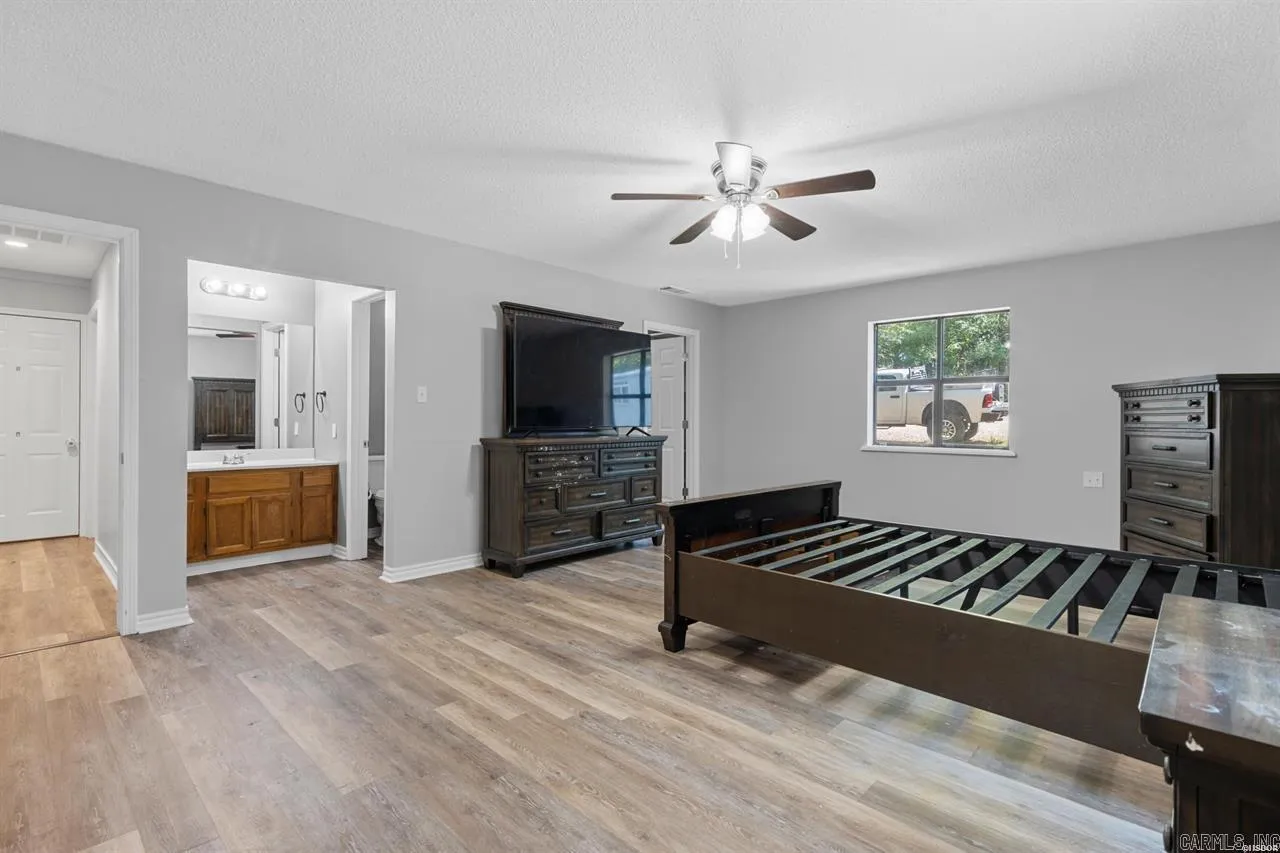 Property at 105  Tall oaks - Image 22