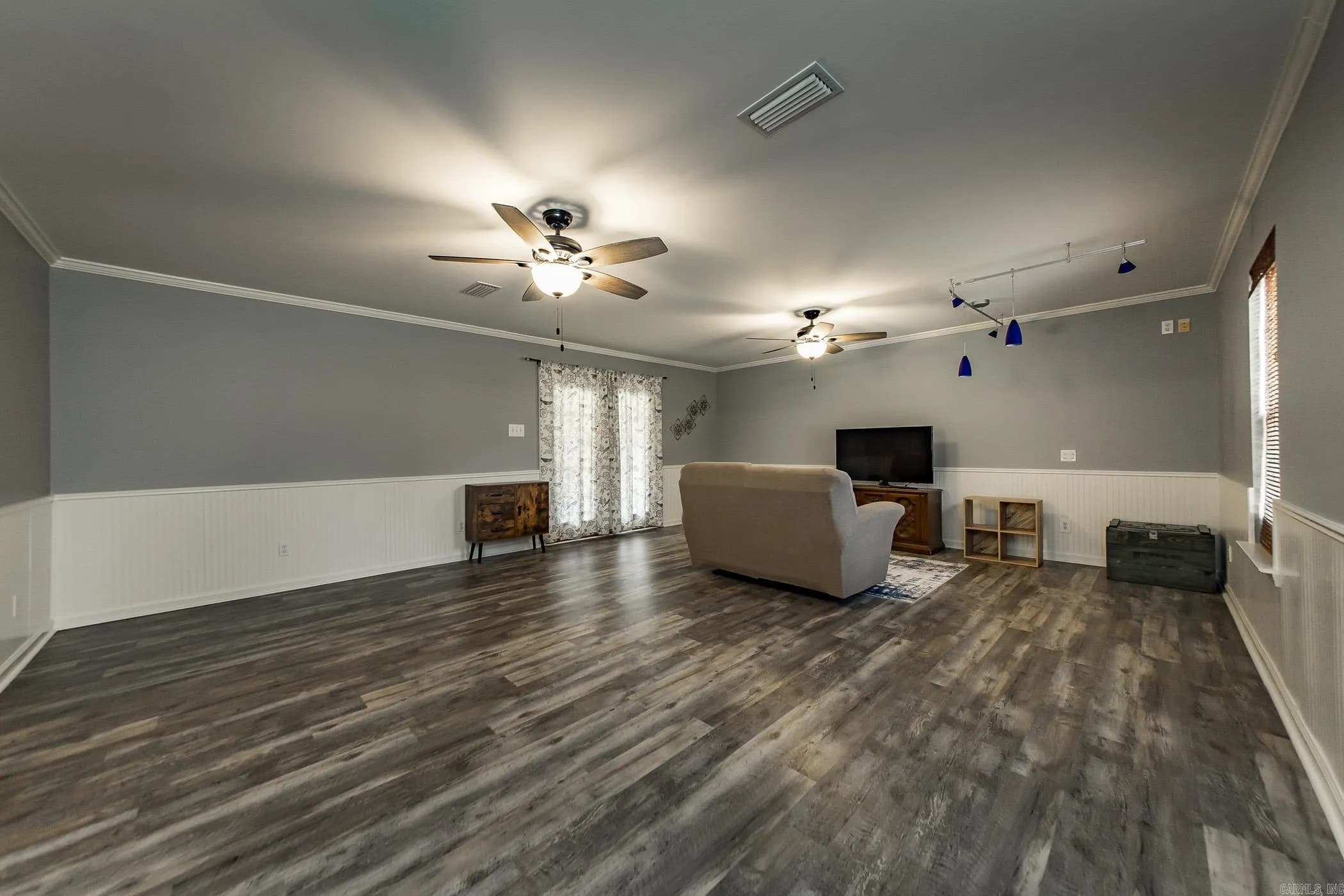 Property at 136  Chickory - Image 32