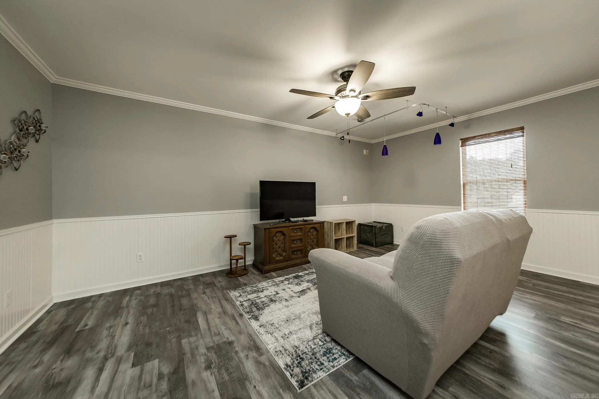 Property at 136  Chickory - Image 33
