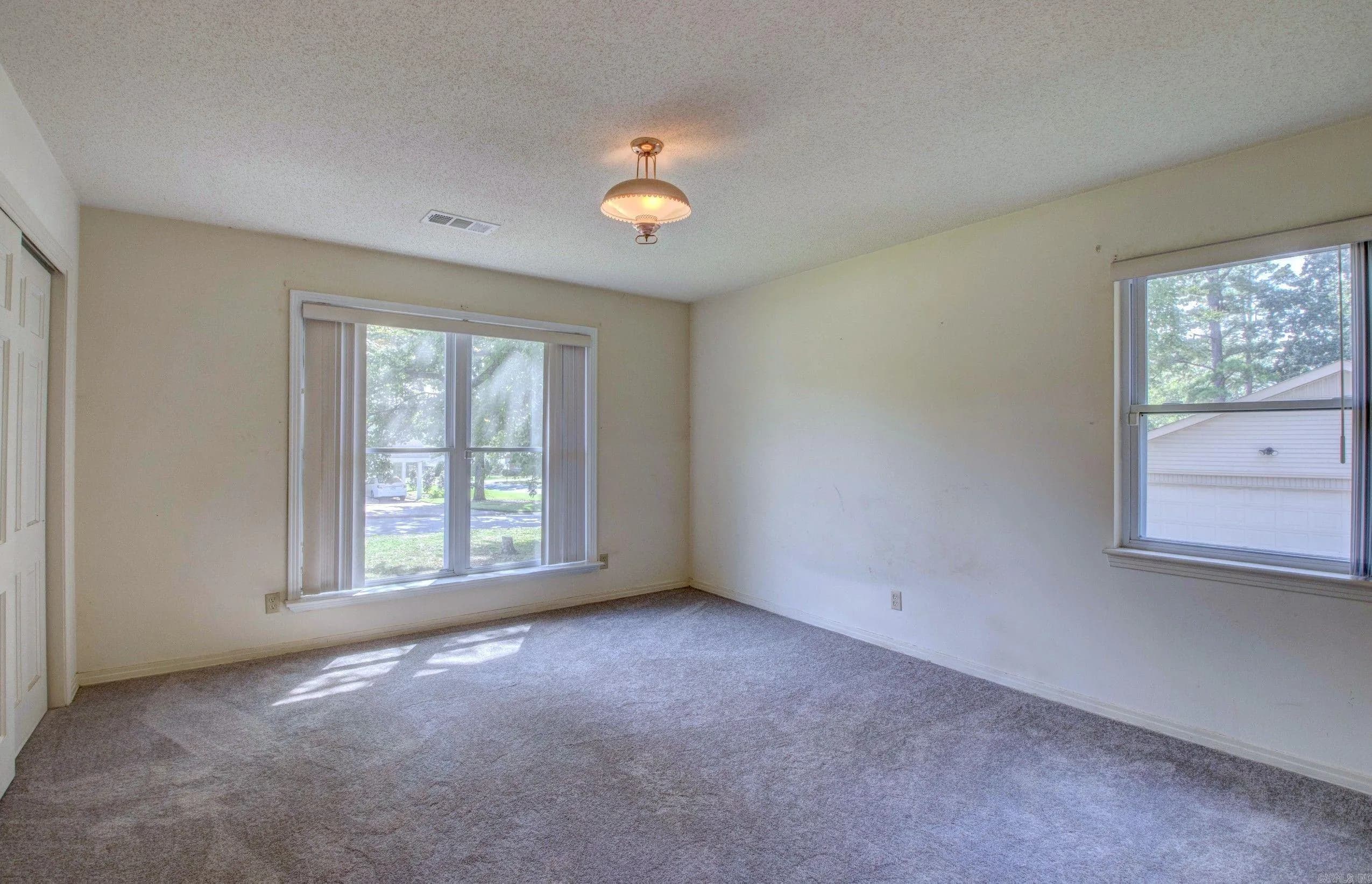 Property at 40  Pamela - Image 27