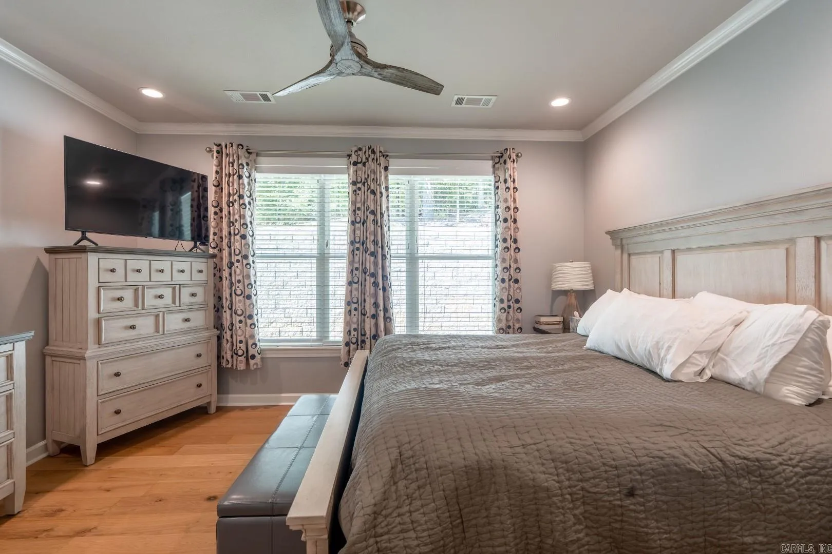 Property at 929  Overlook - Image 11