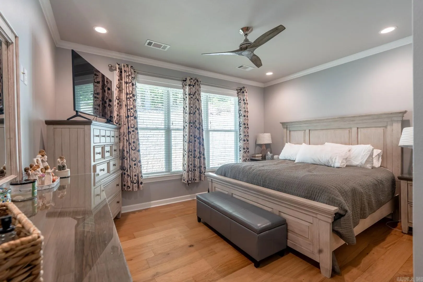 Property at 929  Overlook - Image 10