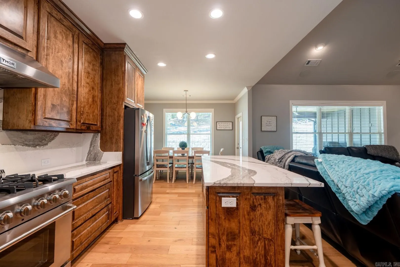 Property at 929  Overlook - Image 6
