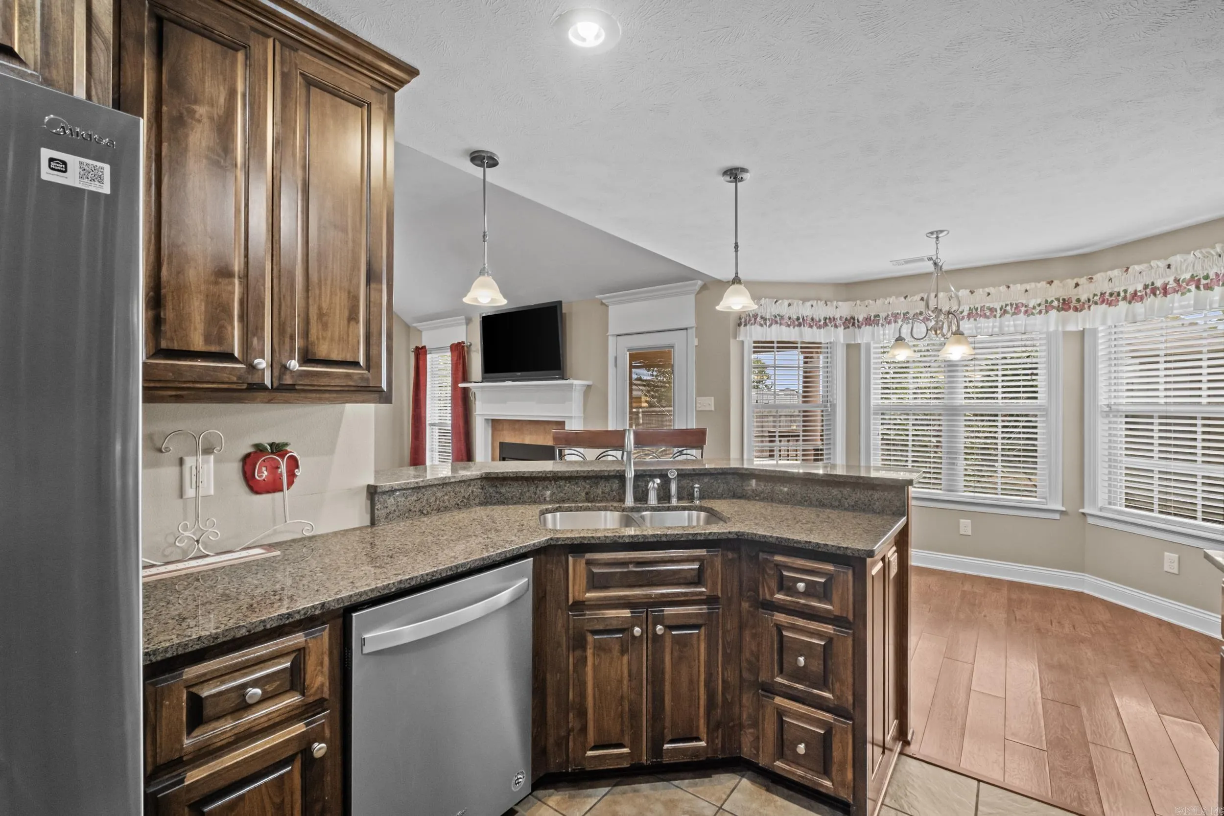 Property at 410  Jennifer - Image 10