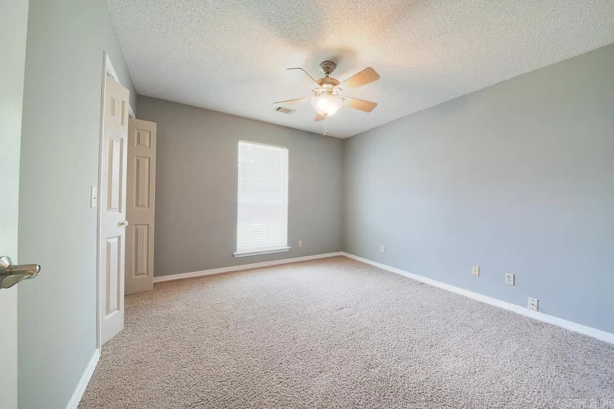 Property at 23  Warren - Image 24