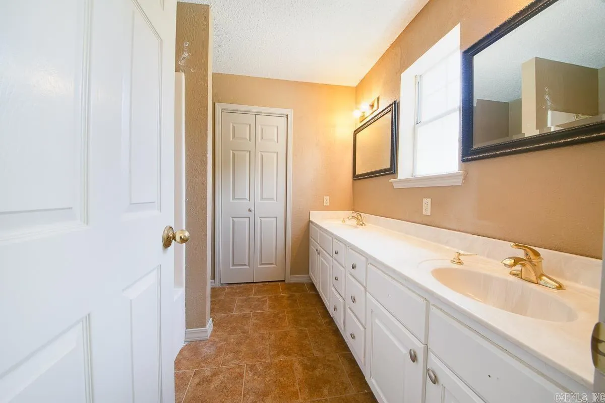 Property at 23  Warren - Image 18