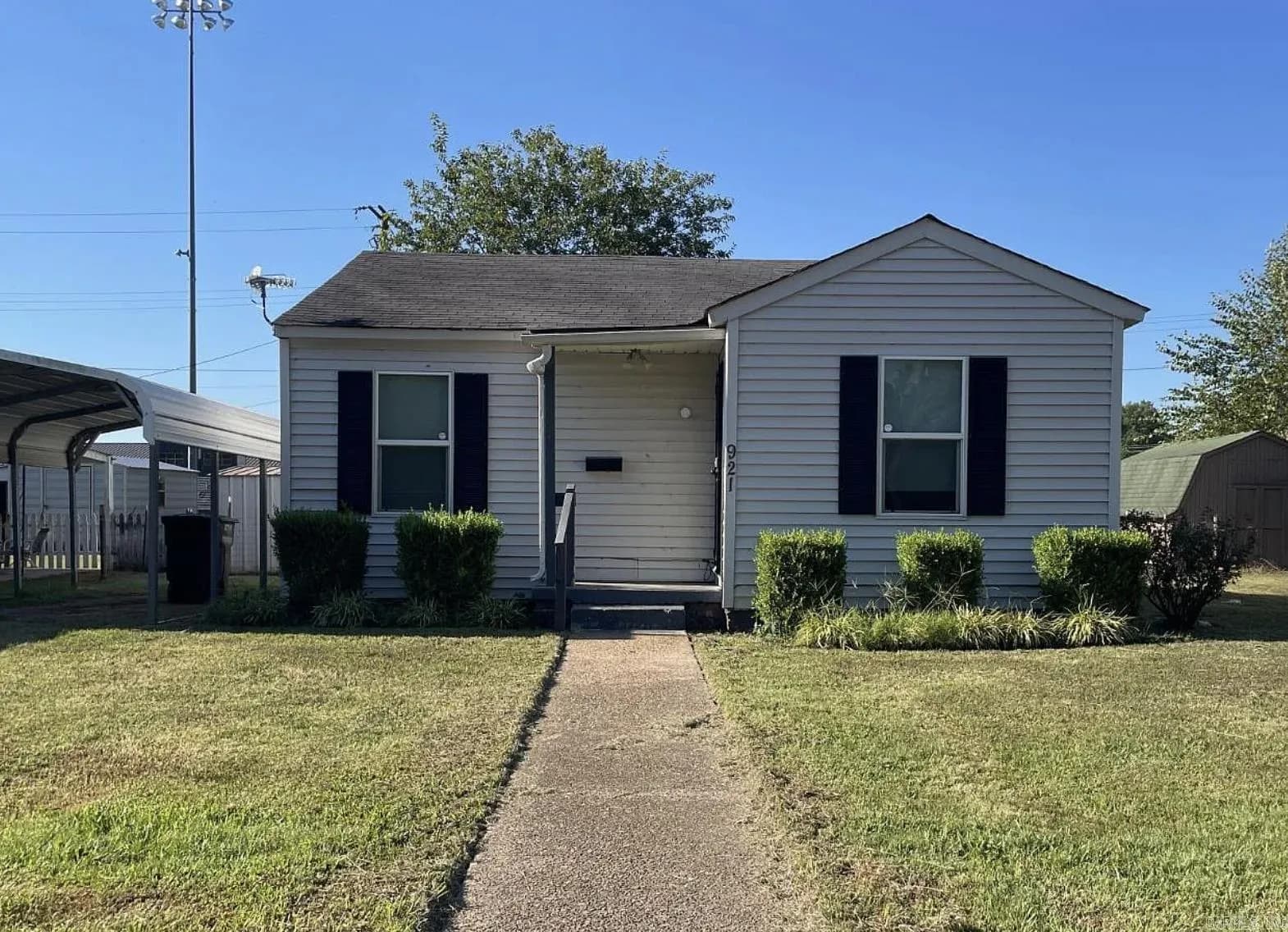 Property at 921  Cedar - Image 1
