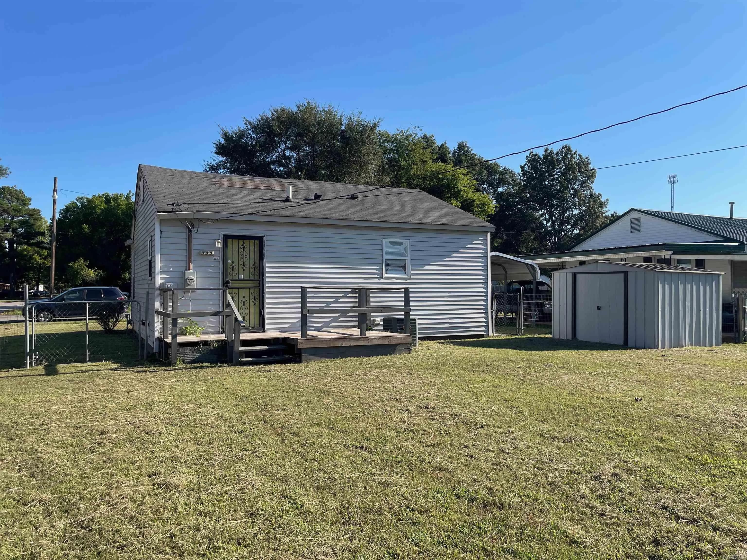 Property at 921  Cedar - Image 4
