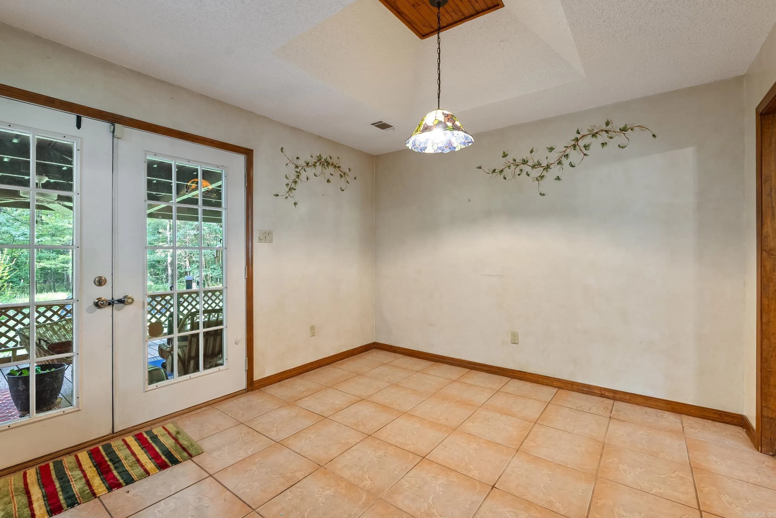 Property at 16  Linda ln w - Image 10