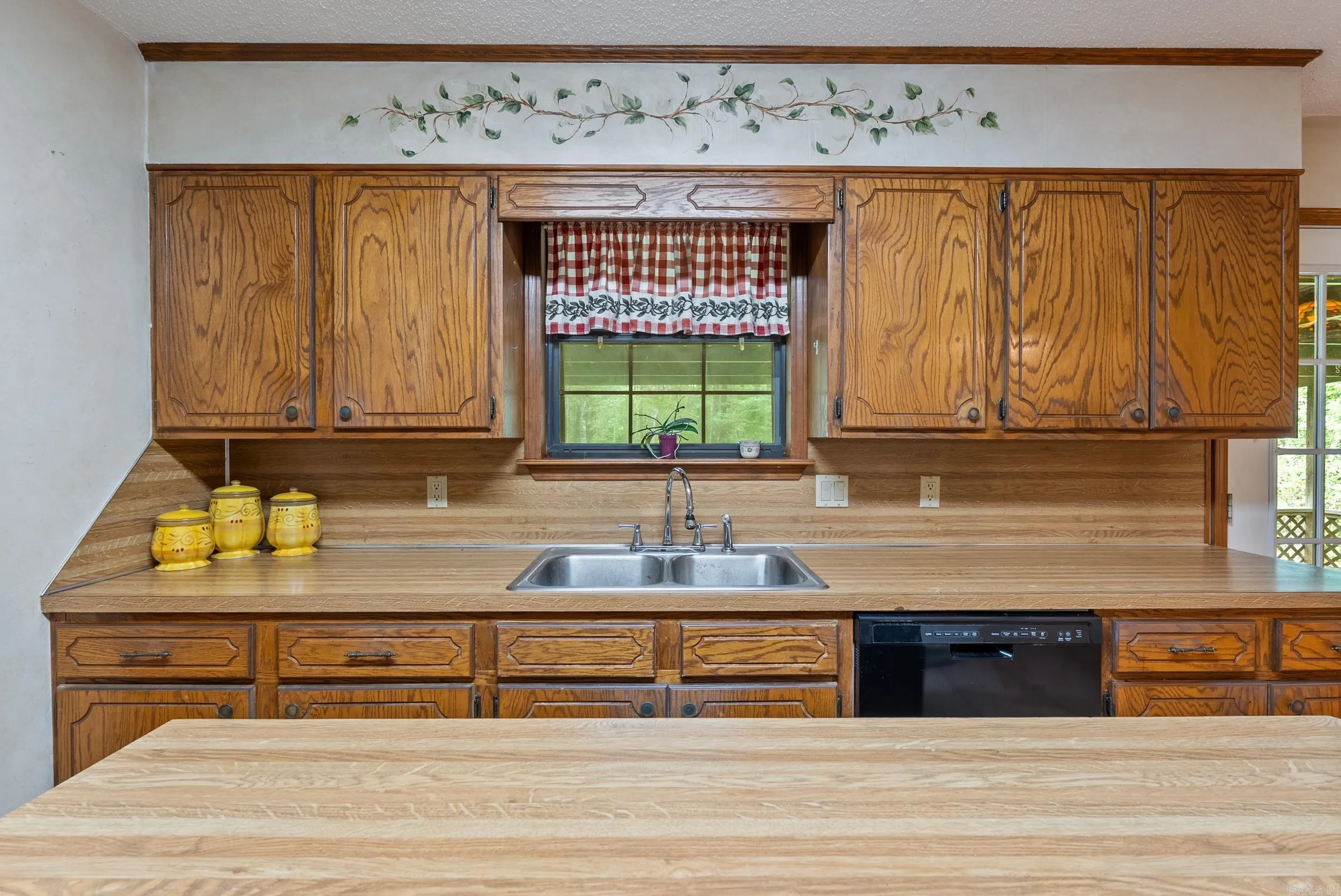 Property at 16  Linda ln w - Image 9