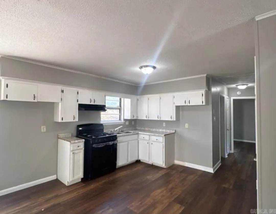 Property at 5712  Wisteria - Image 4