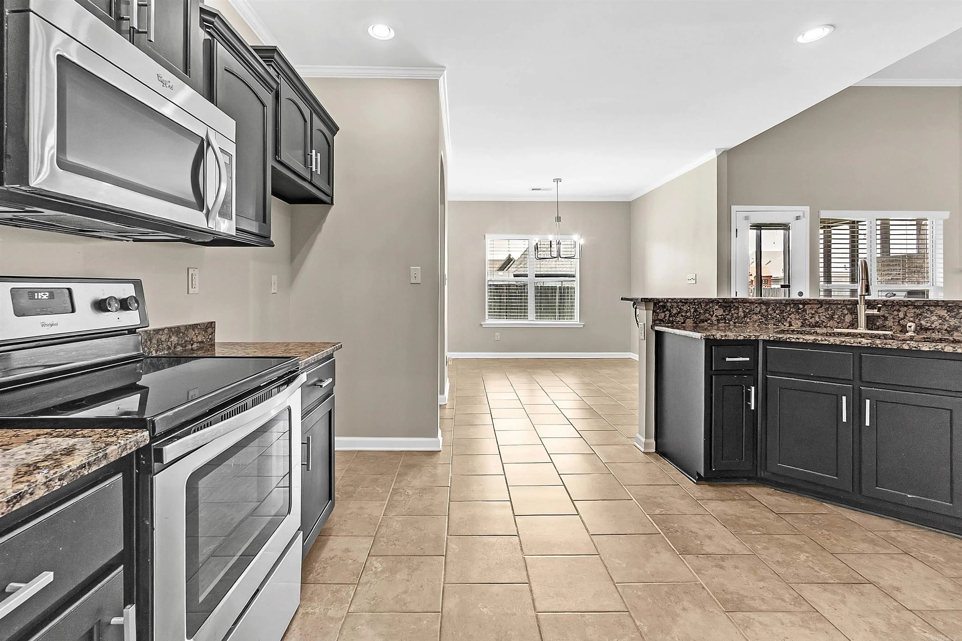 Property at 806  Cherokee - Image 11