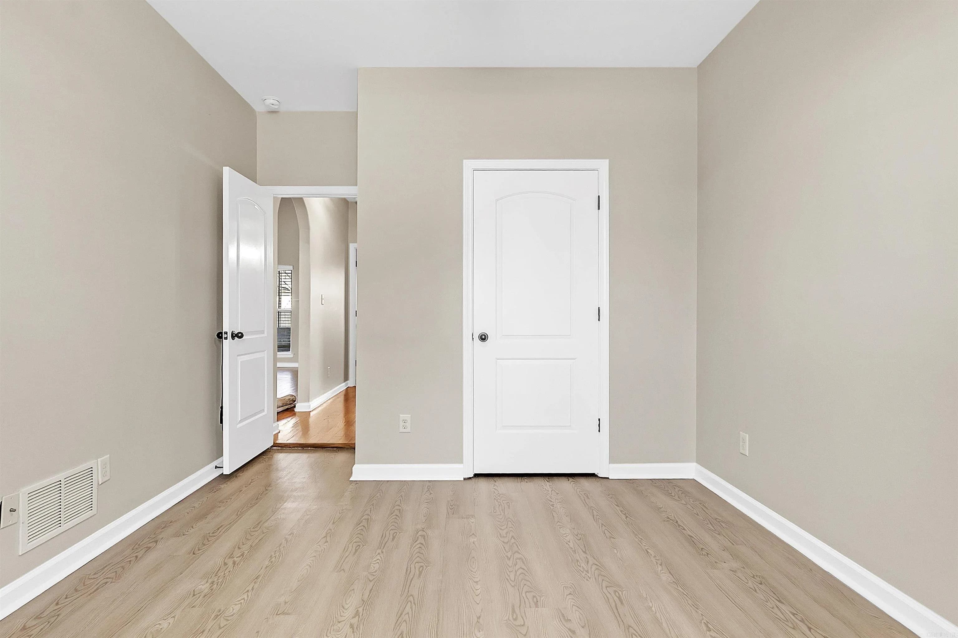 Property at 806  Cherokee - Image 18