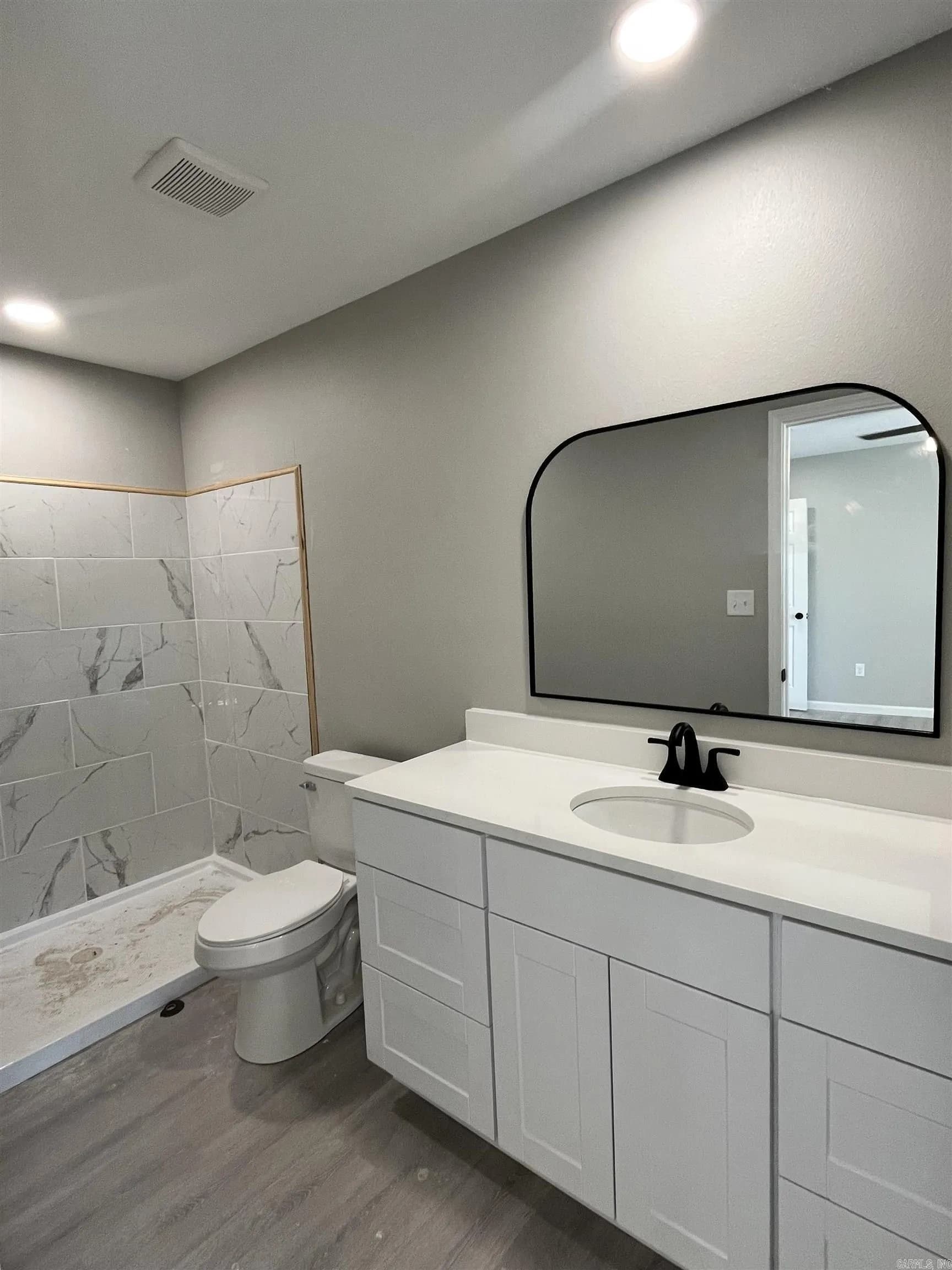 Property at 511  Moore - Image 12