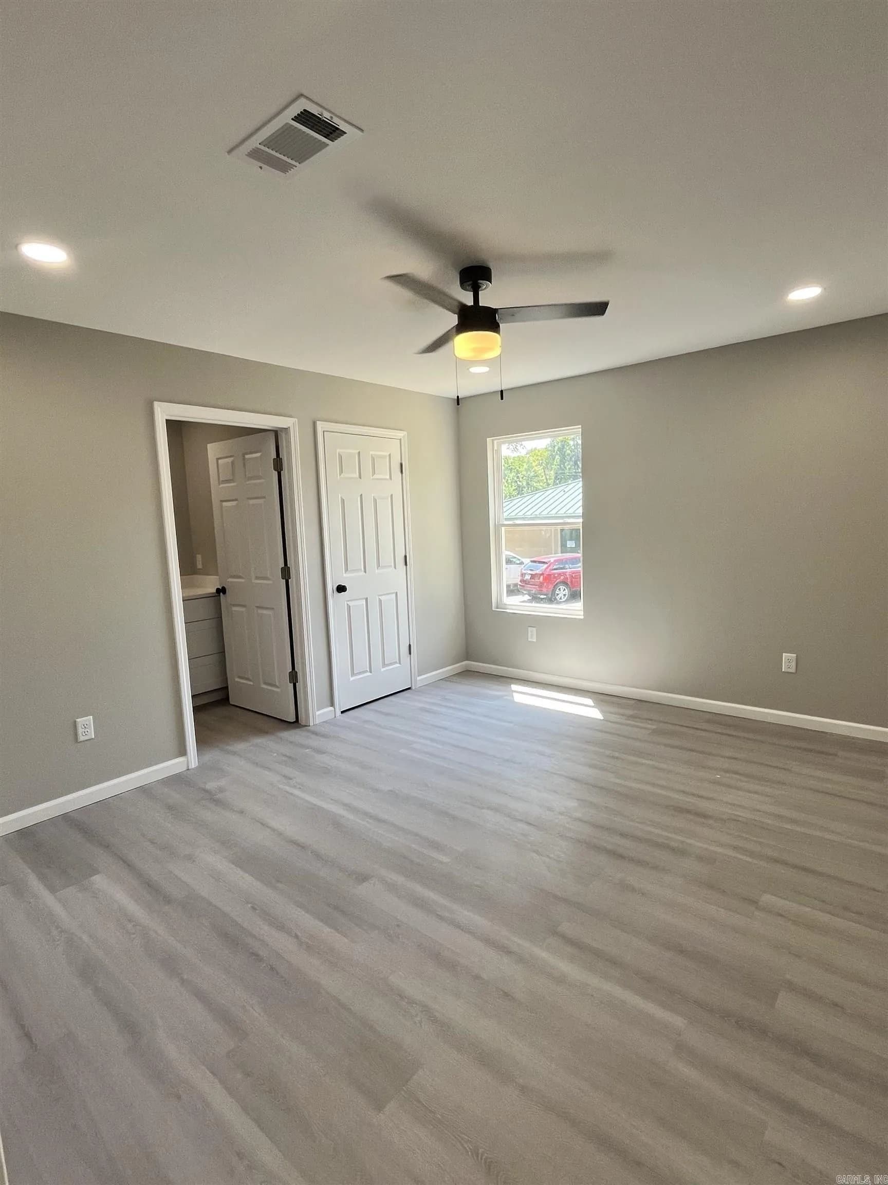 Property at 511  Moore - Image 10