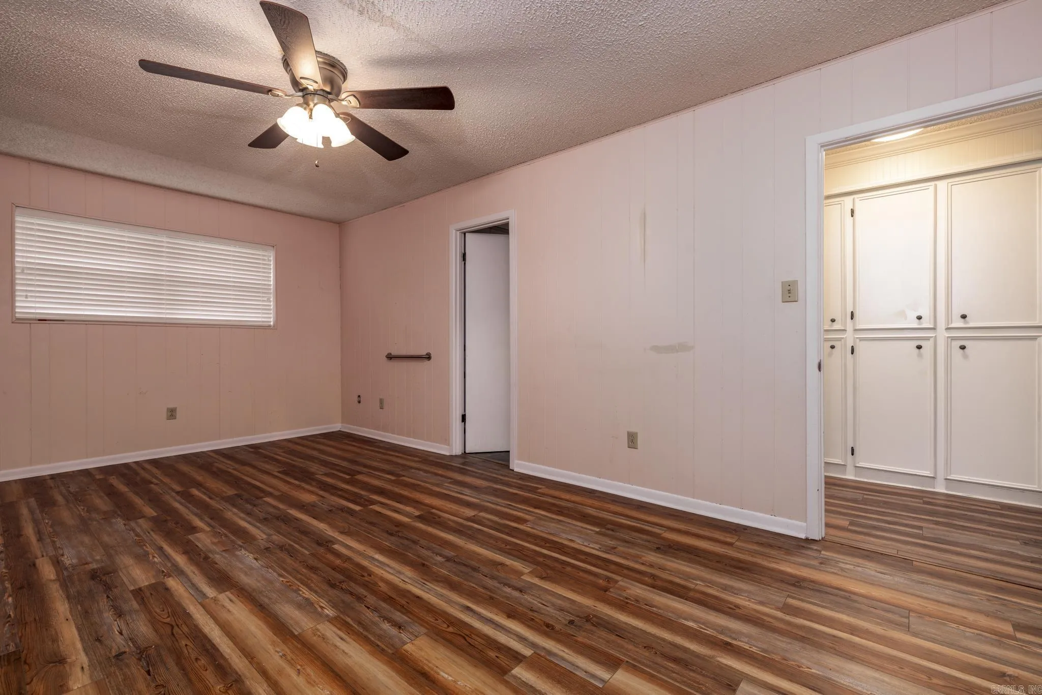 Property at 907  Tanglewood - Image 15