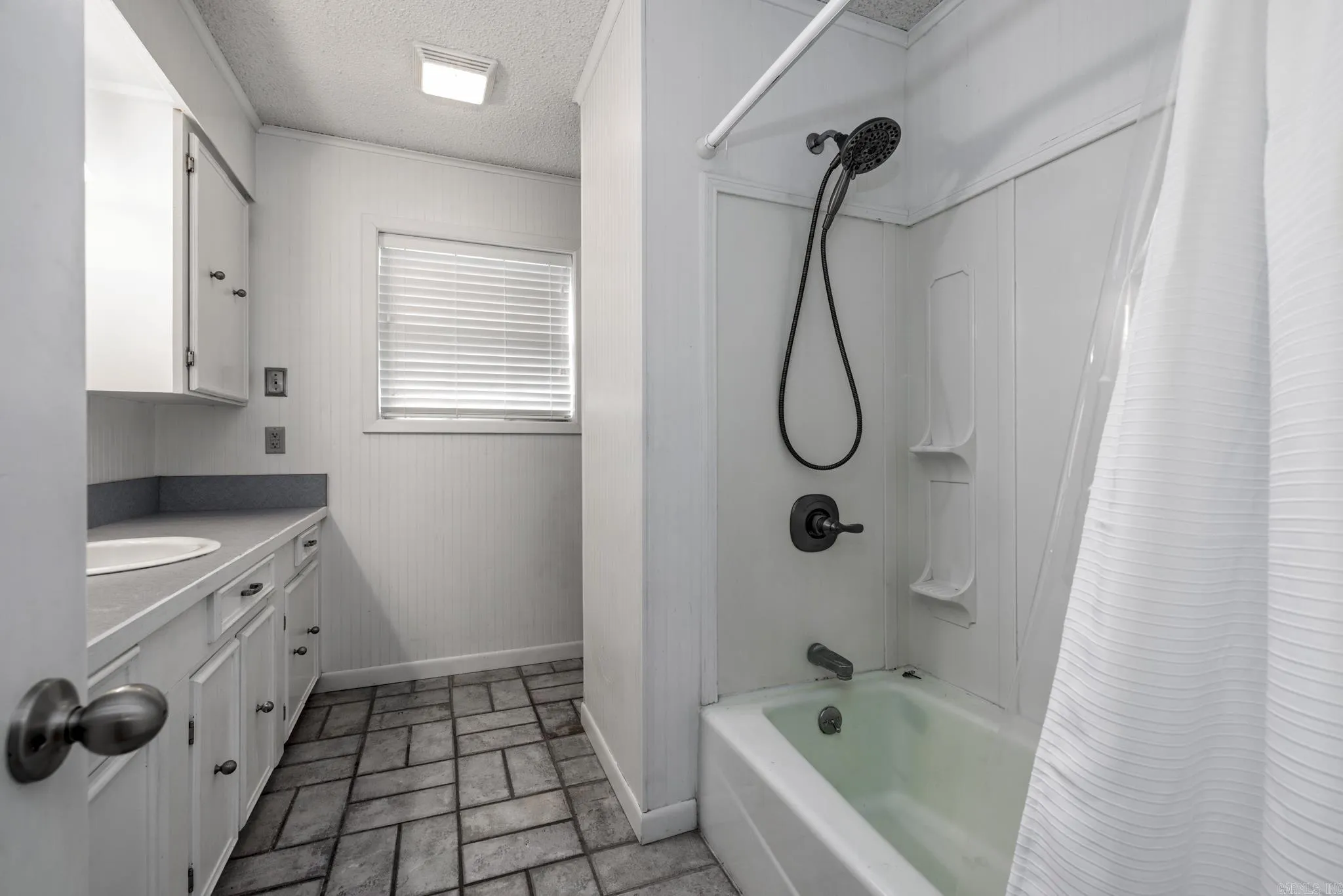 Property at 907  Tanglewood - Image 27