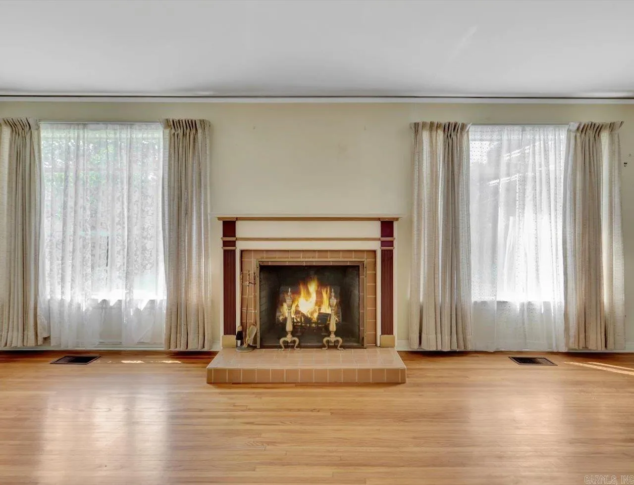 Property at 410  Crestwood - Image 13