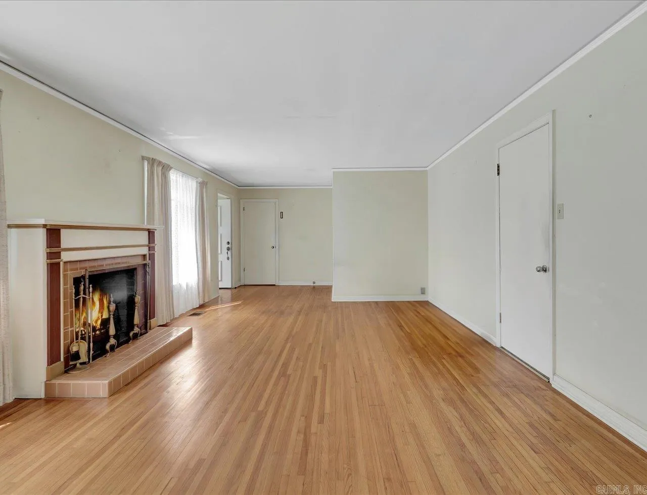 Property at 410  Crestwood - Image 12