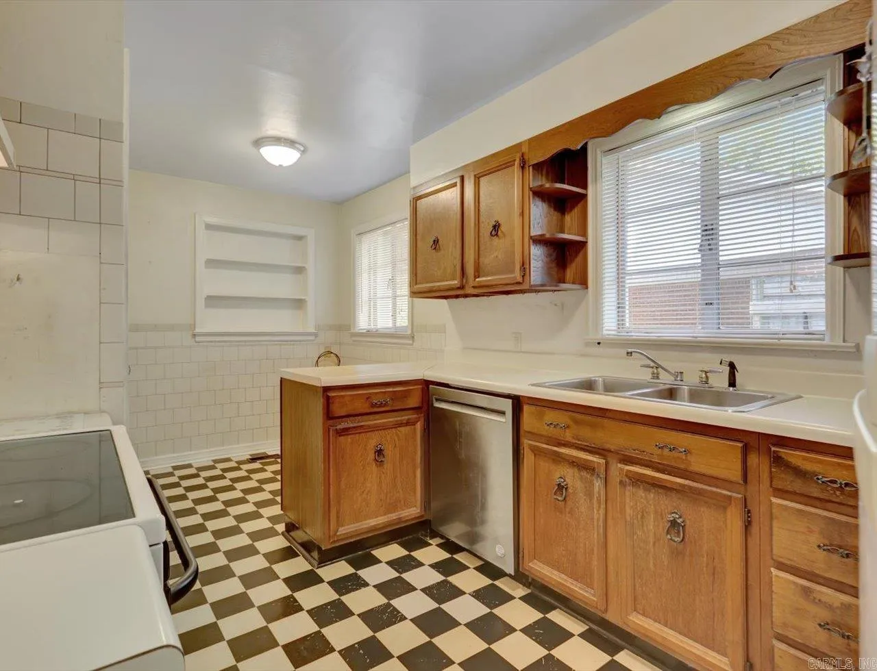 Property at 410  Crestwood - Image 16