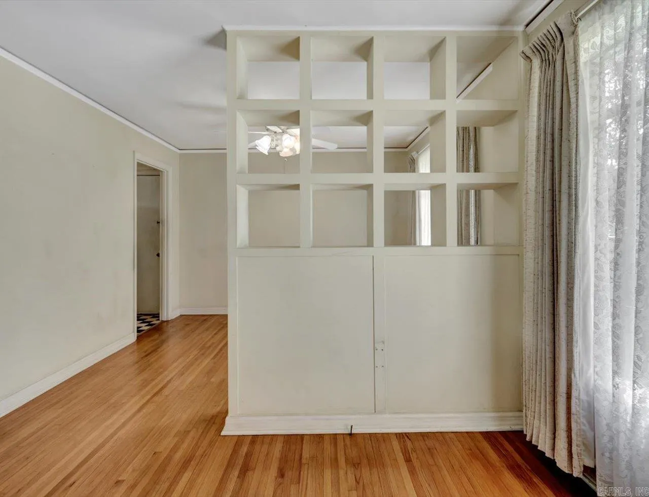 Property at 410  Crestwood - Image 14